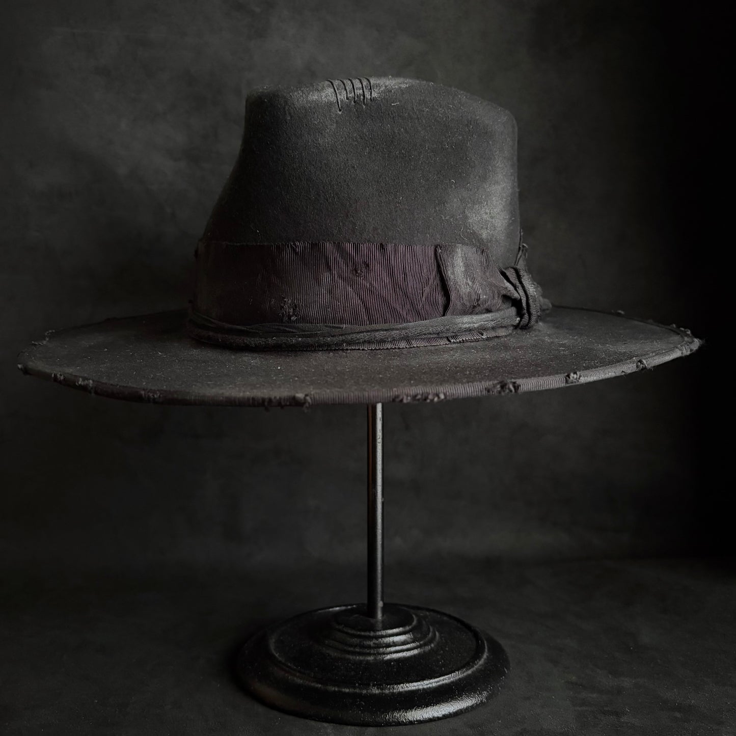 Correct black fedora hat (western weight)