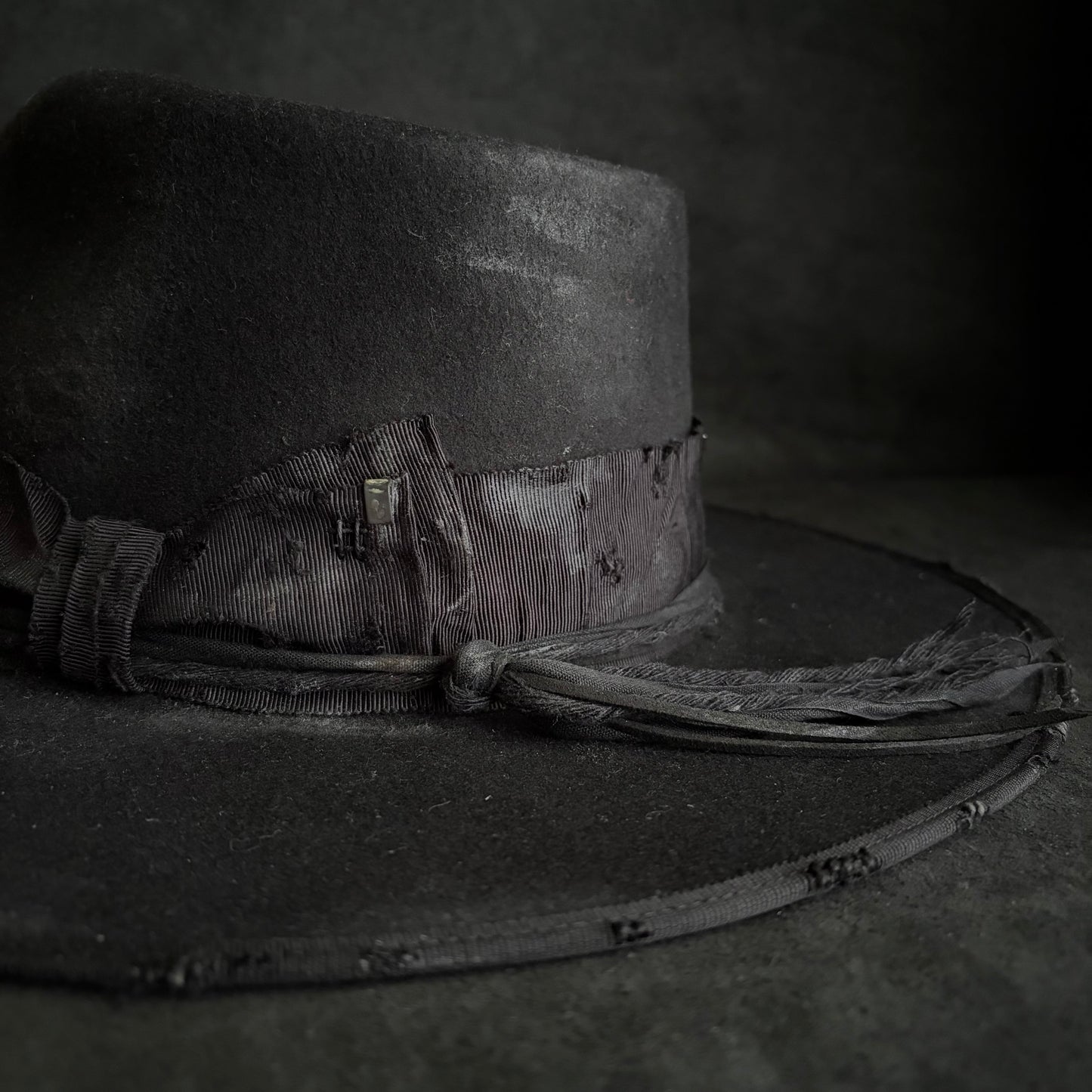 Correct black fedora hat (western weight)
