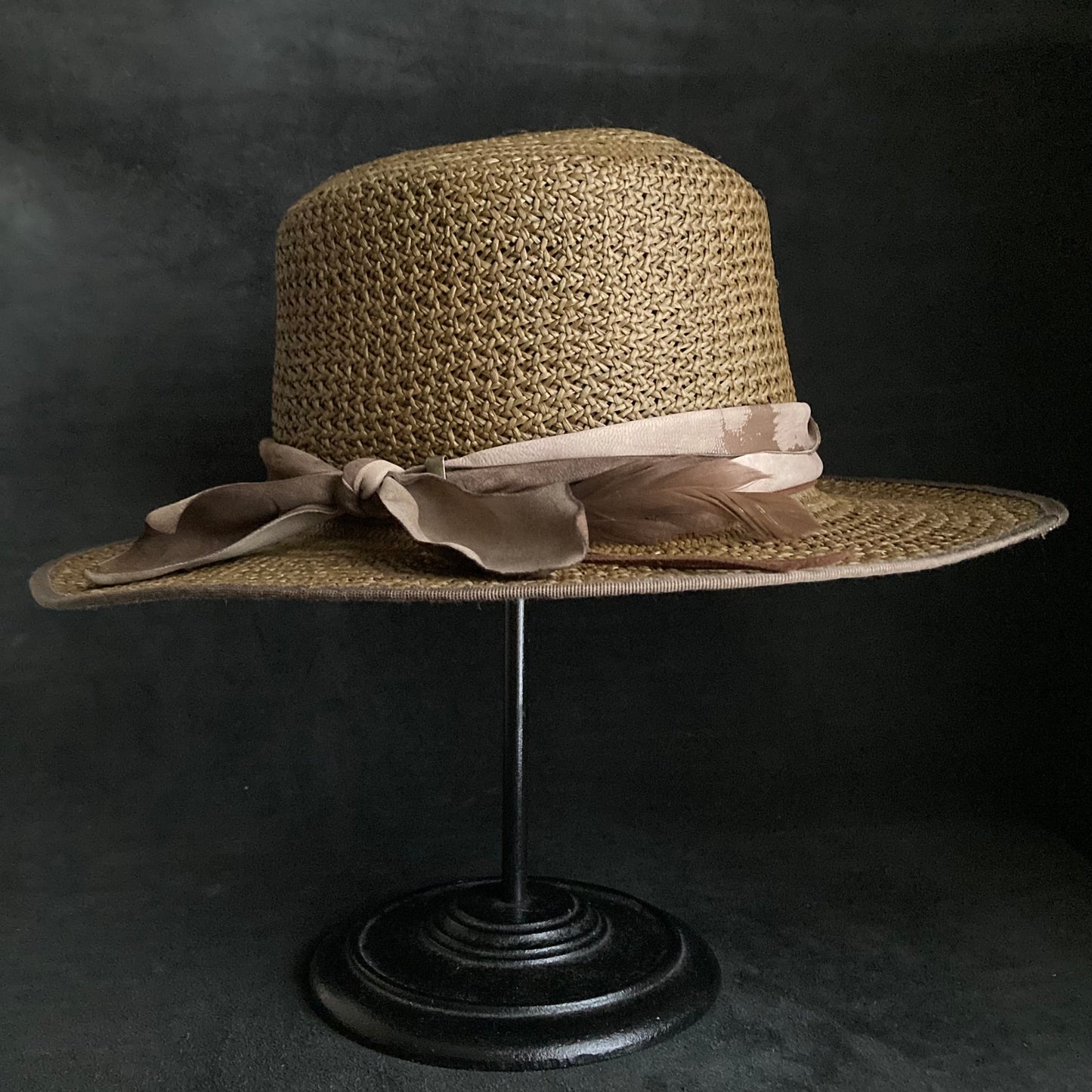Bitter khaki flat panama hat
