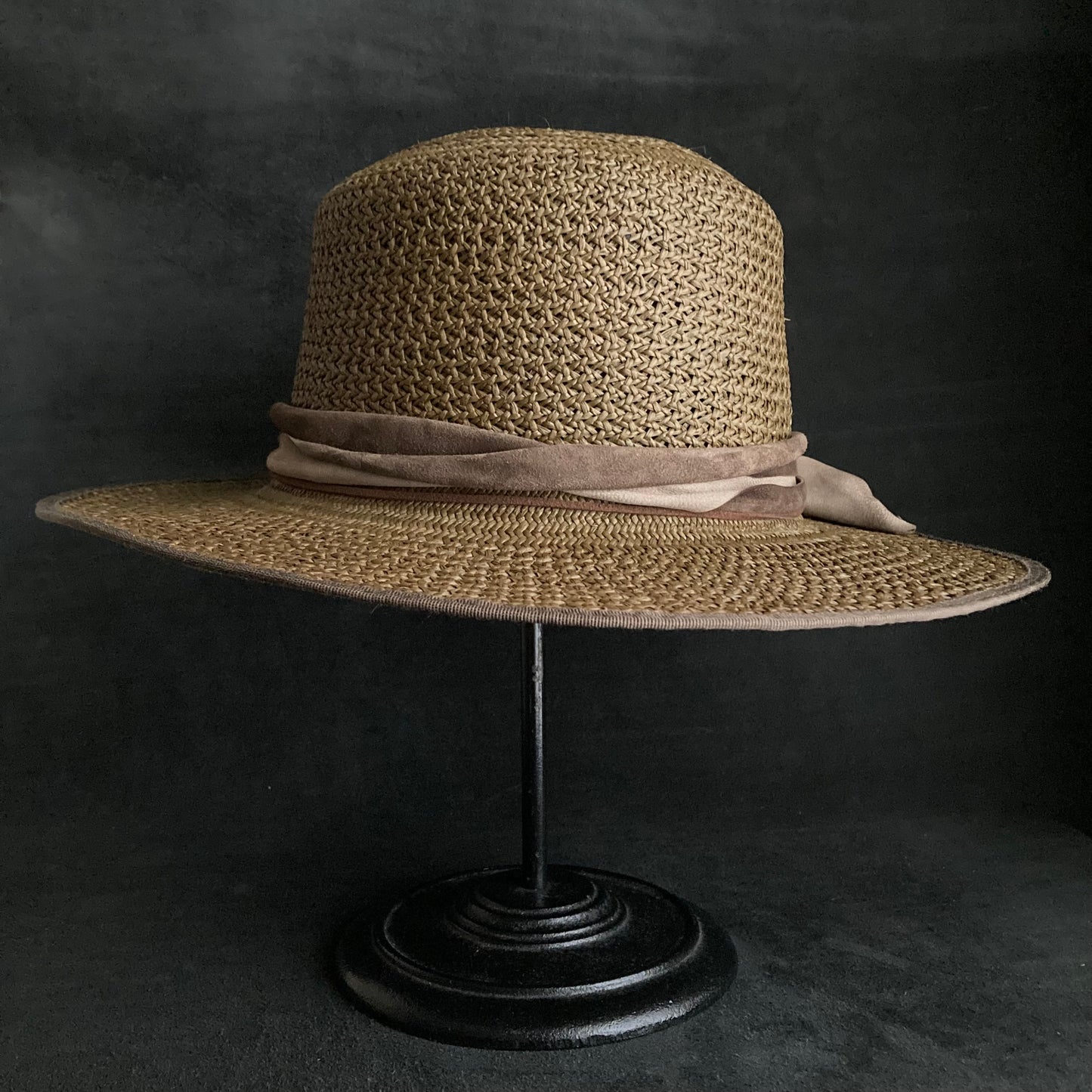 Bitter khaki flat panama hat