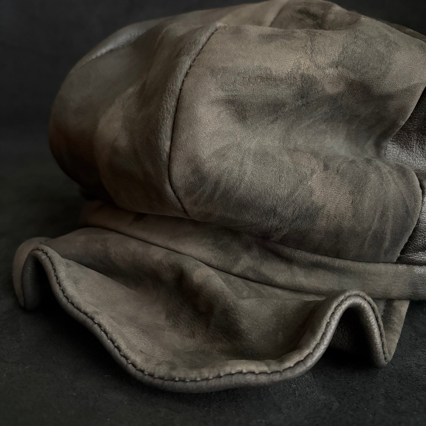 Mud-sense leather casquette