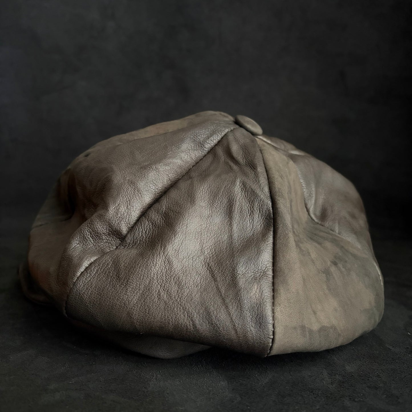 Mud-sense leather casquette
