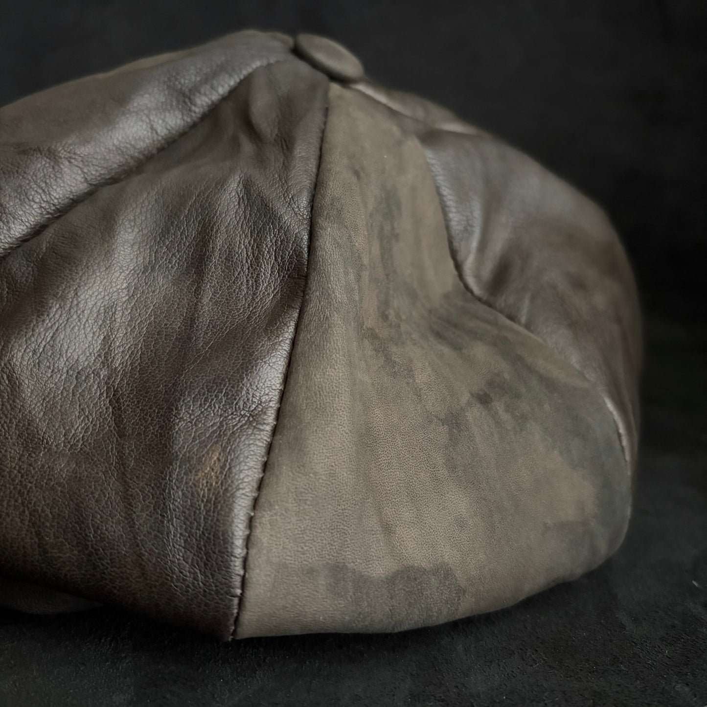 Mud-sense leather casquette