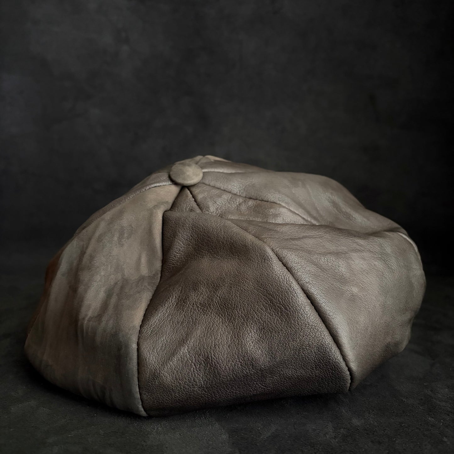 Mud-sense leather casquette