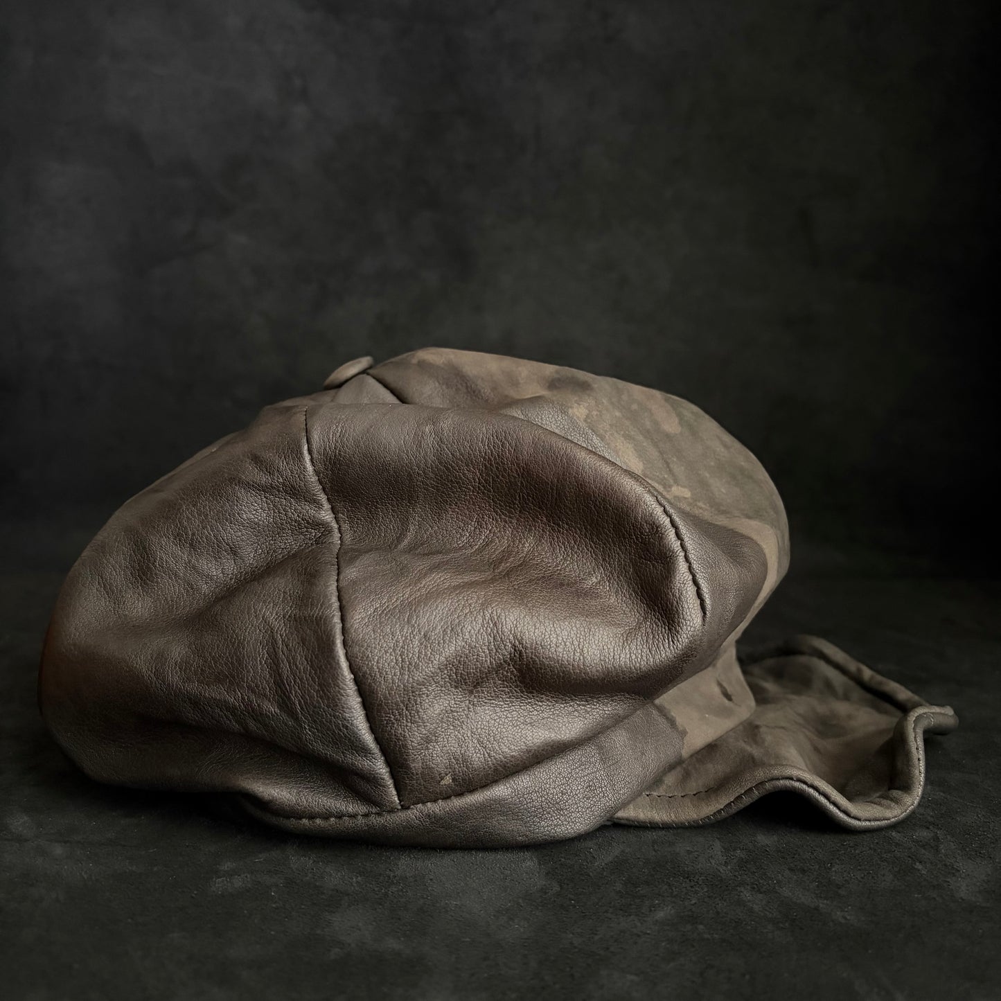 Mud-sense leather casquette