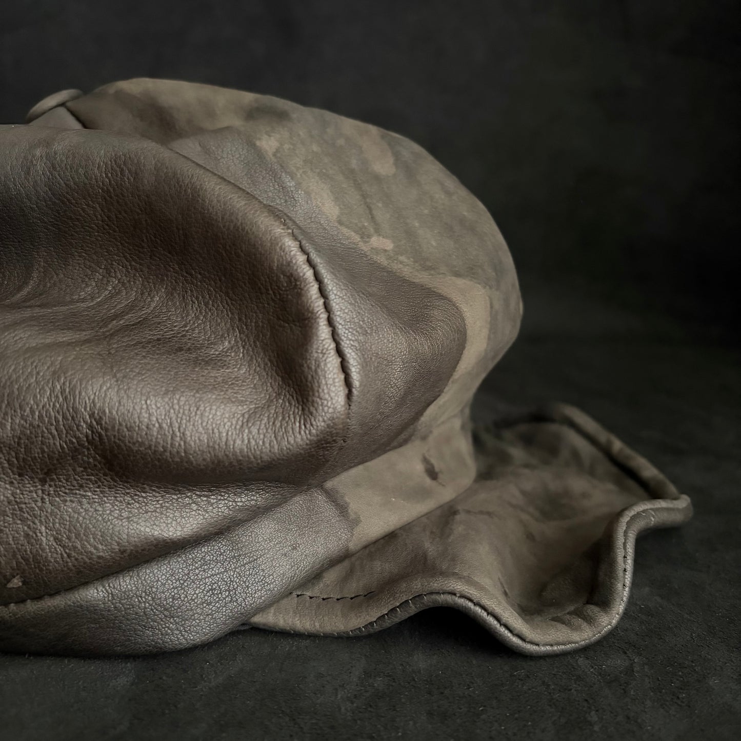 Mud-sense leather casquette