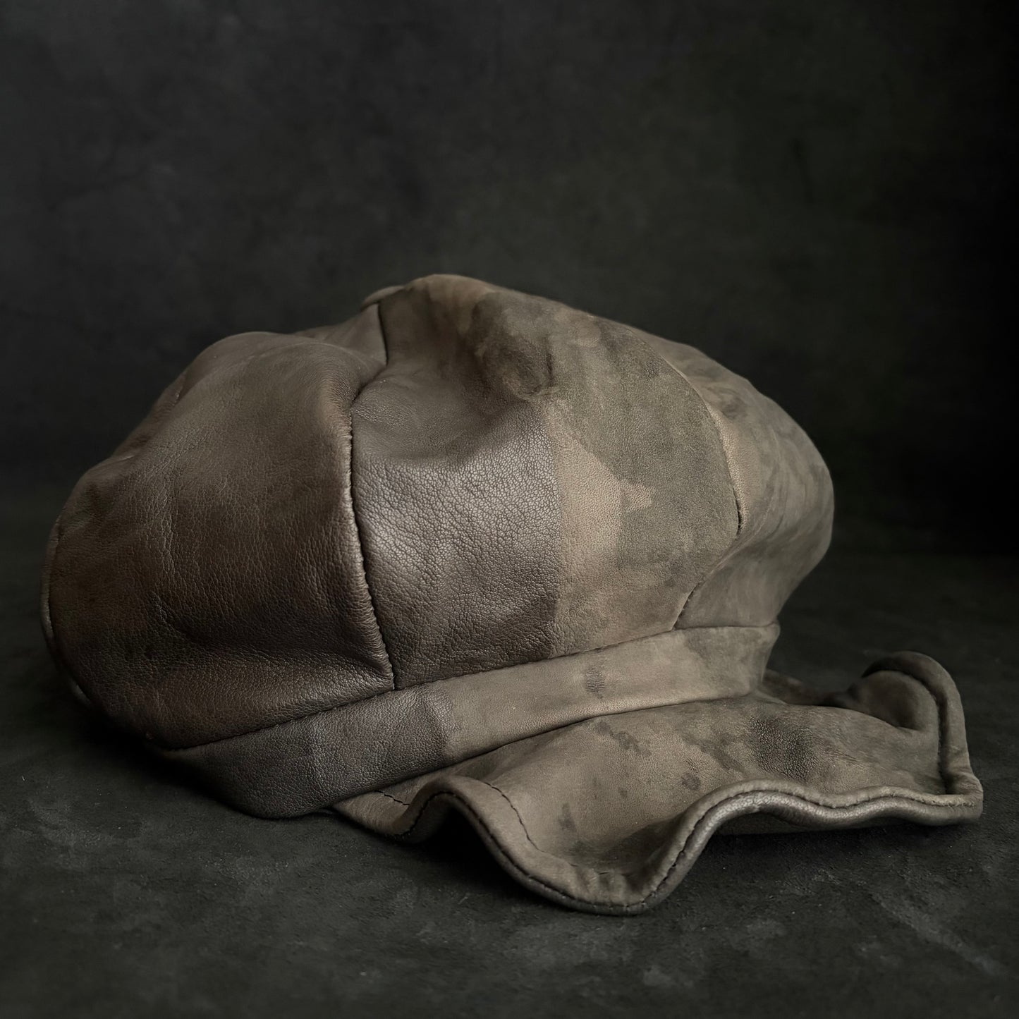Mud-sense leather casquette