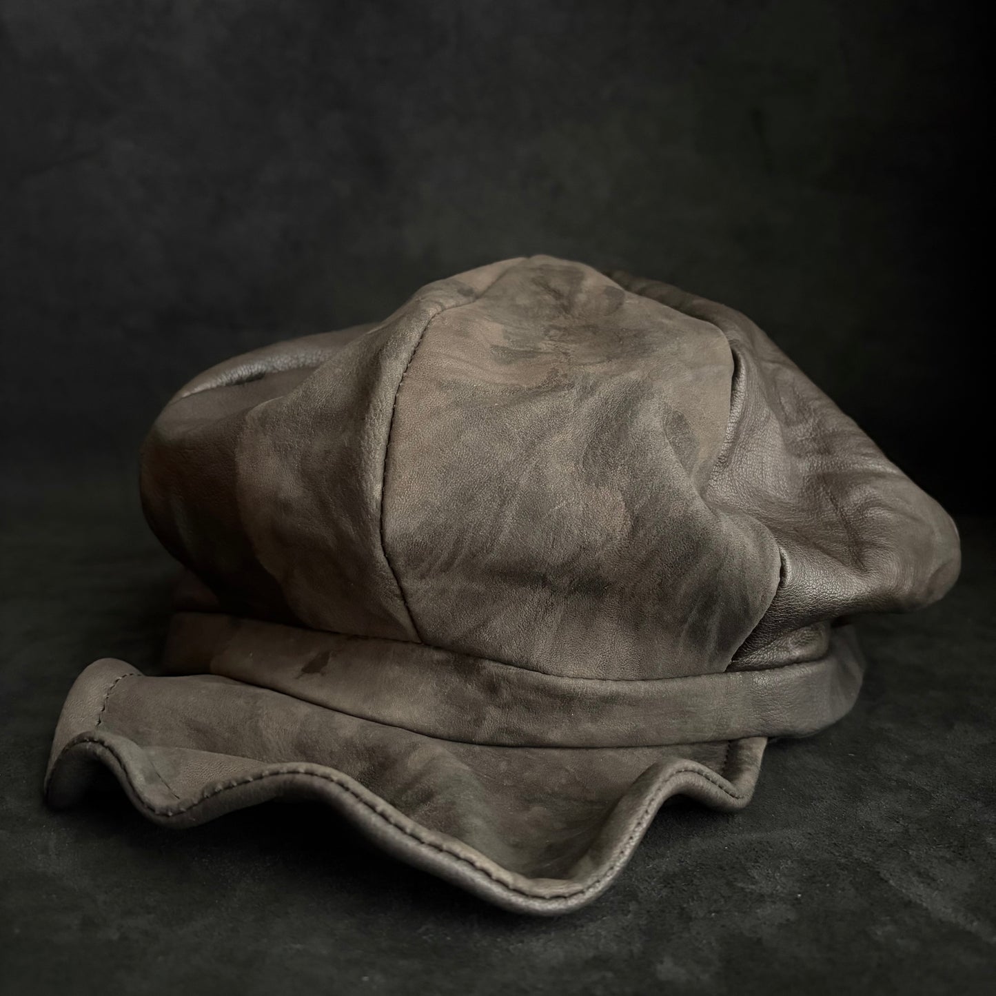 Mud-sense leather casquette