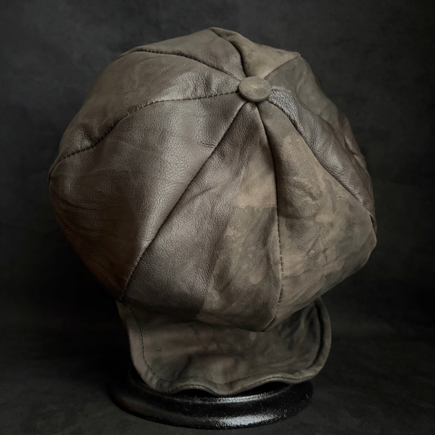 Mud-sense leather casquette