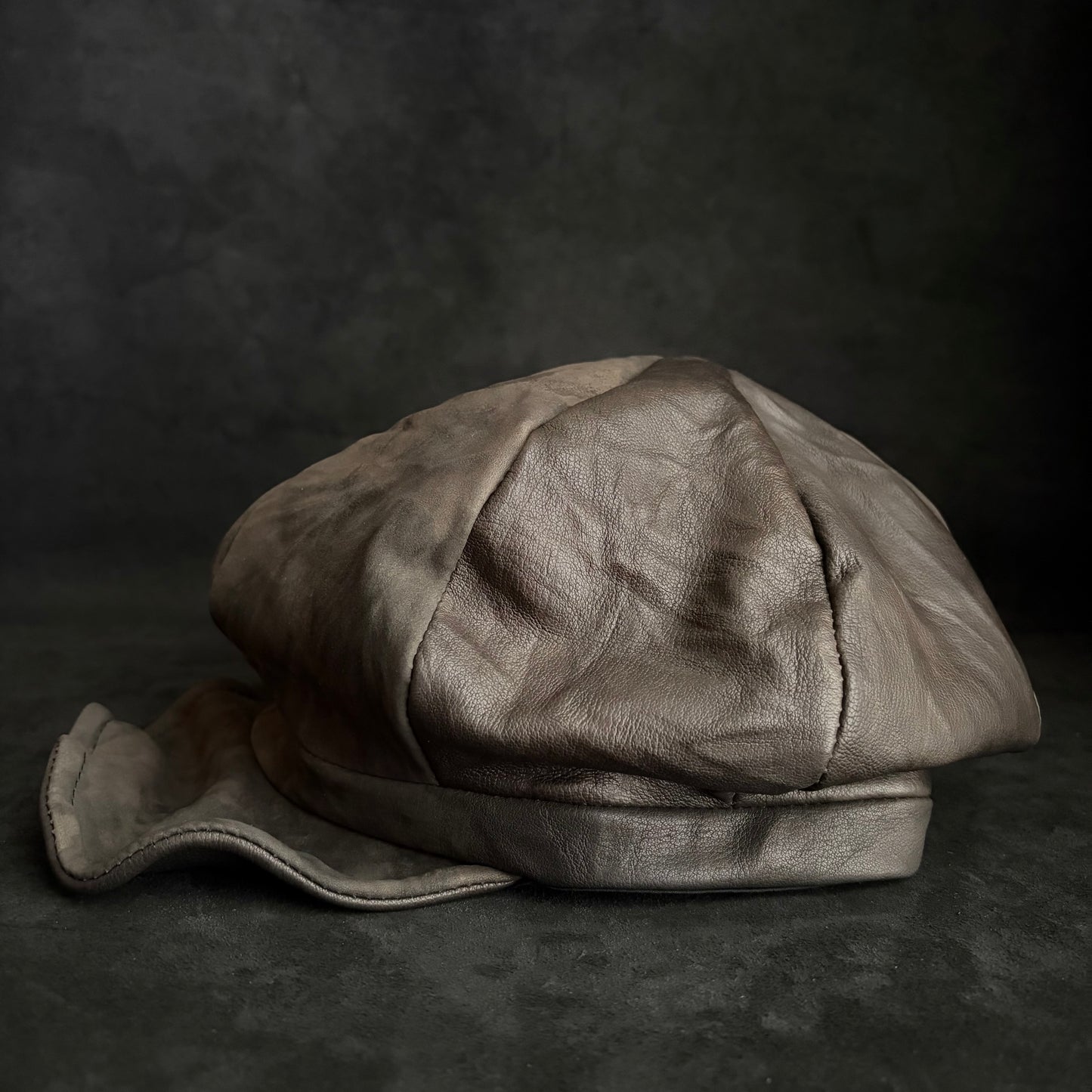 Mud-sense leather casquette
