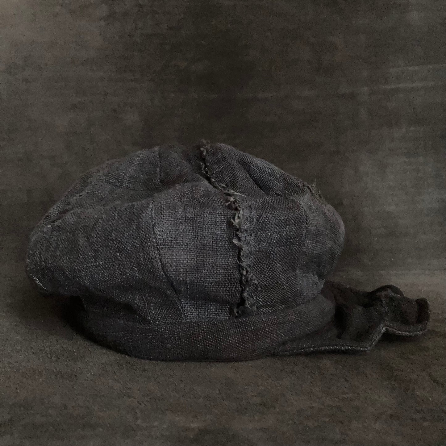 Uneven dyeing  navy linen  casquette