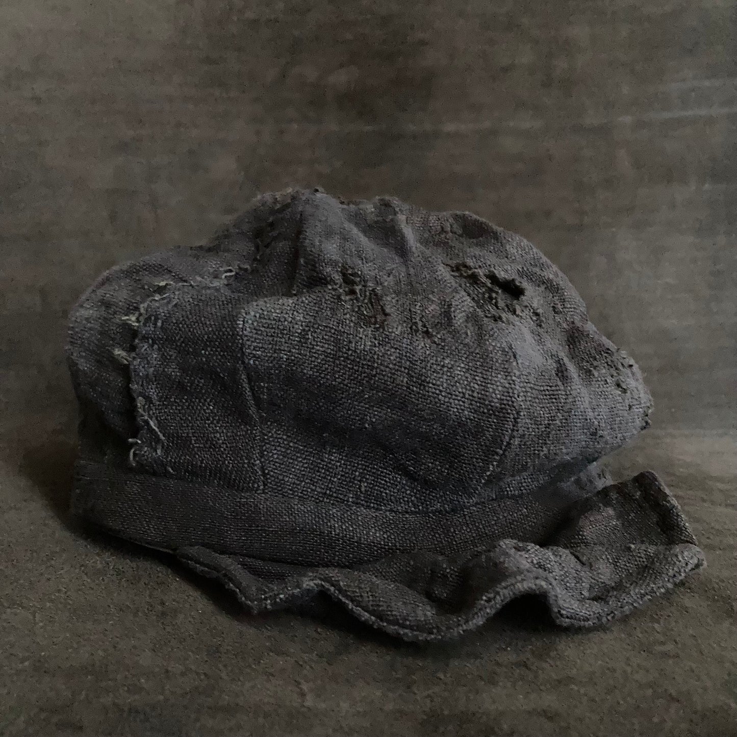 Uneven dyeing  navy linen  casquette