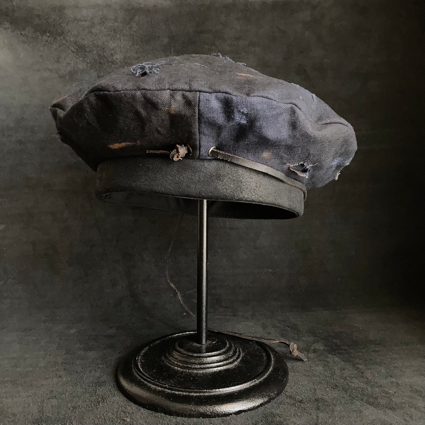 Navy linen leather strap beret