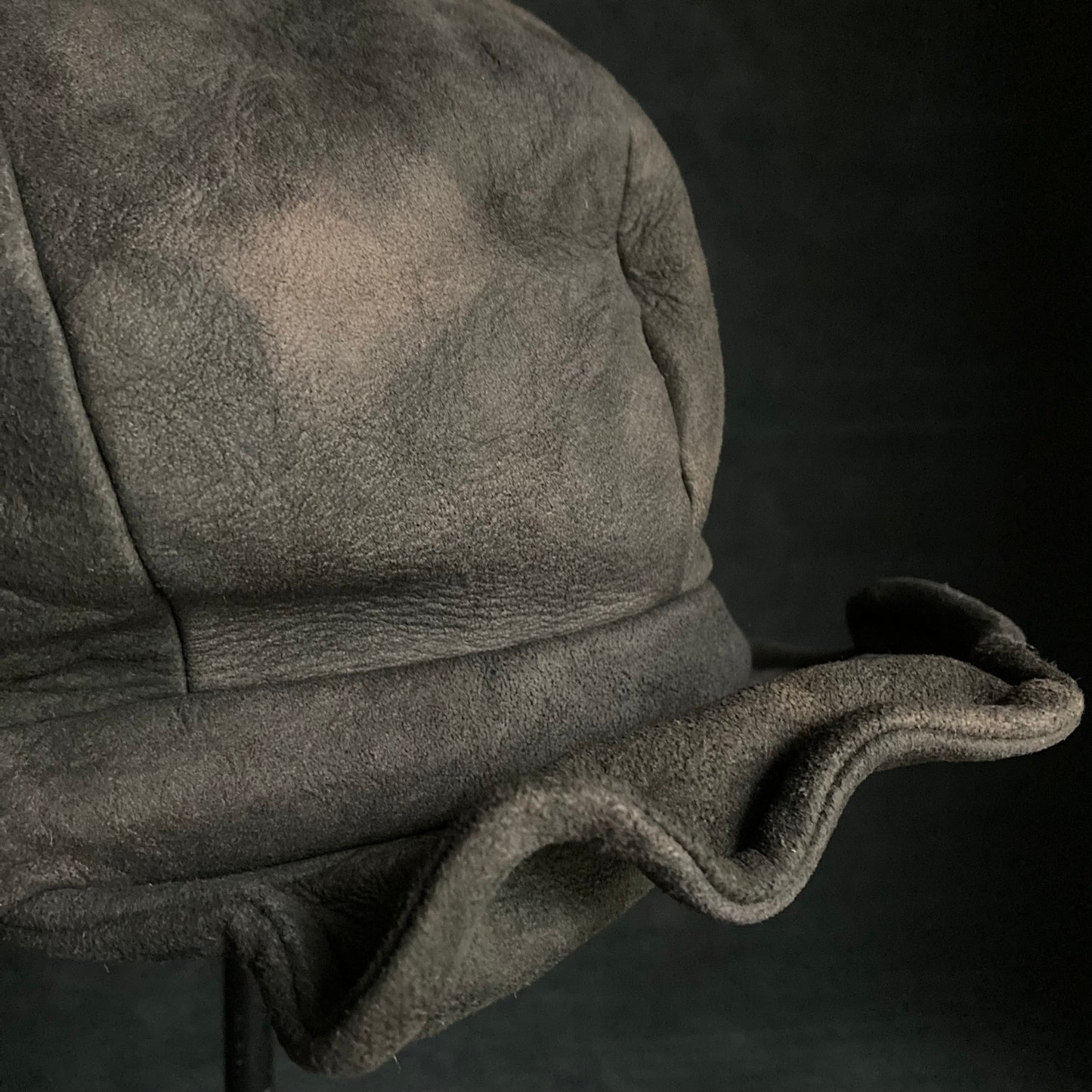 Dyed soft leather brown casquette