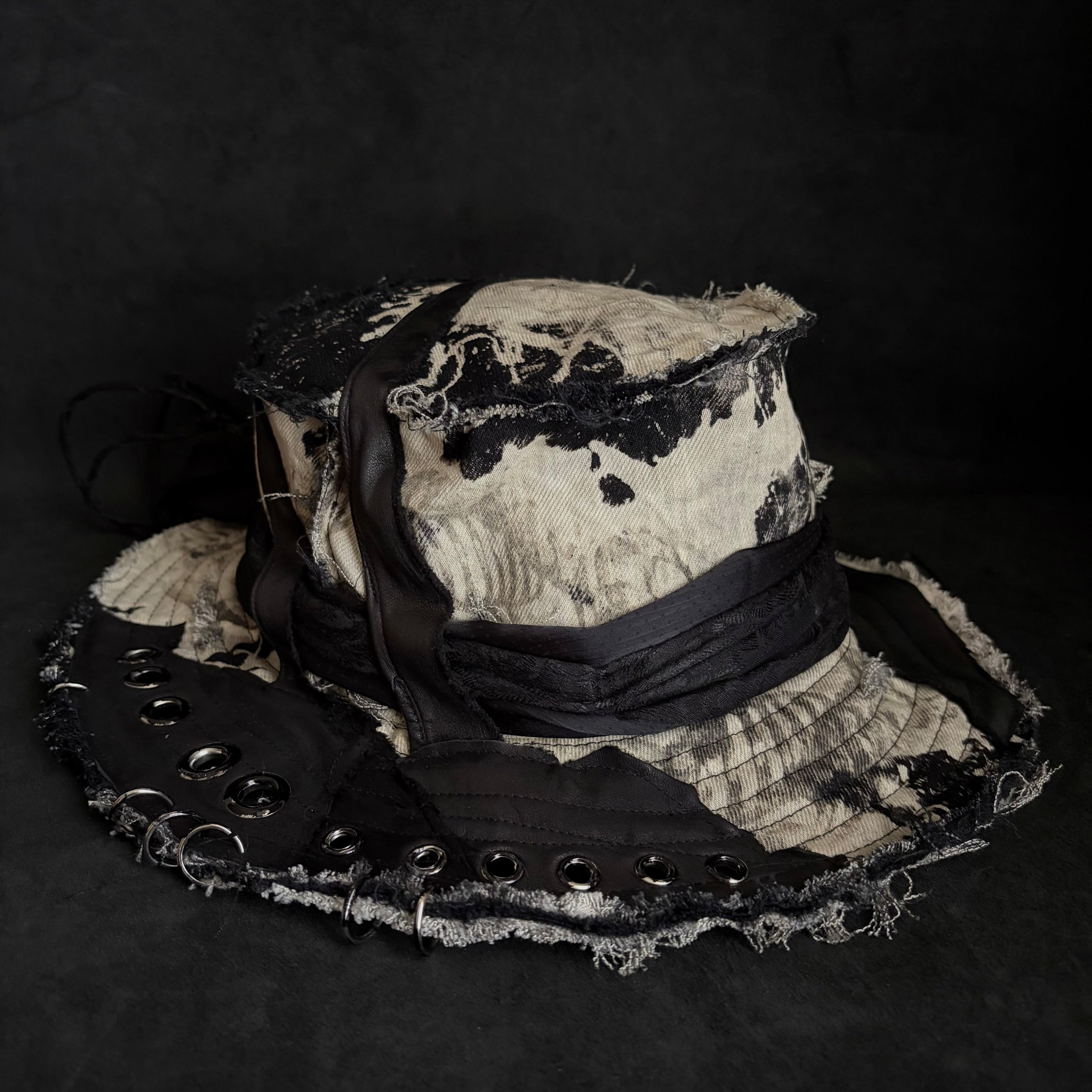Takamiya Shohei × triangles hat ] Destroy skeleton denim bucket hat