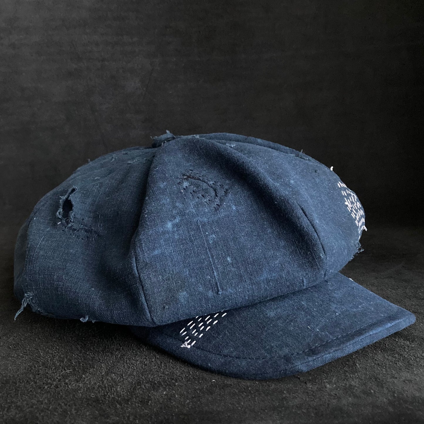 Big volume Indigo dyed hand stitch damage casquette (brim core)