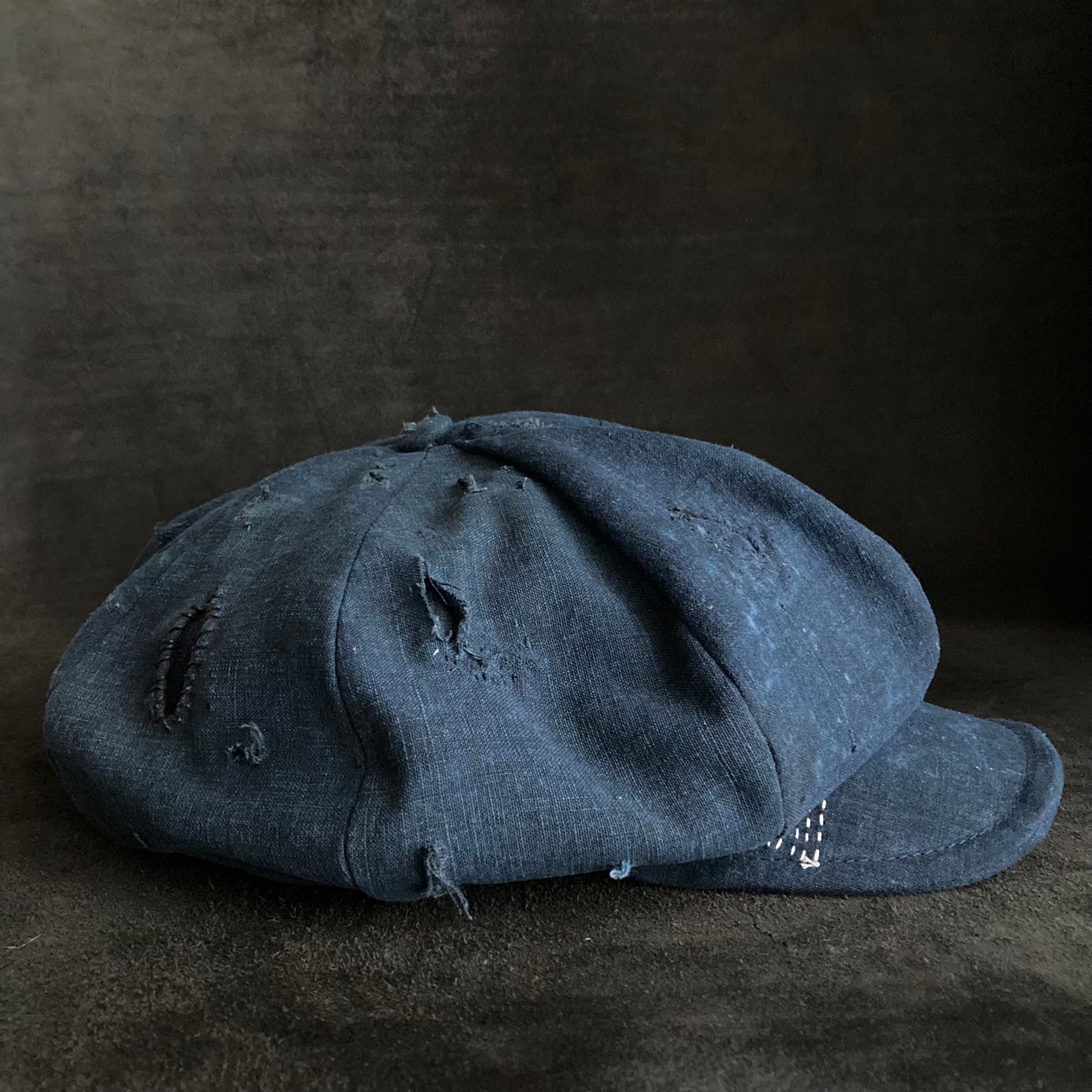 Big volume Indigo dyed hand stitch damage casquette (brim core)