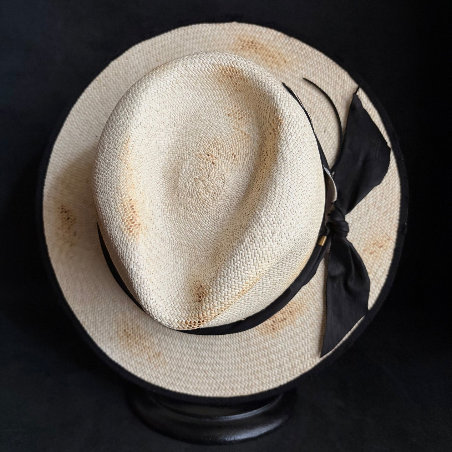 Calm burned panama hat