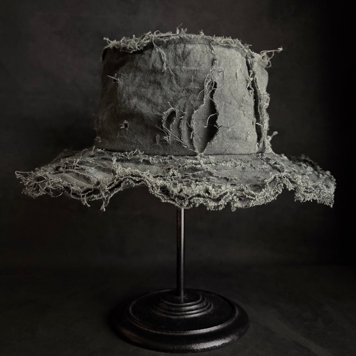 Mottled gray damage bucket hat