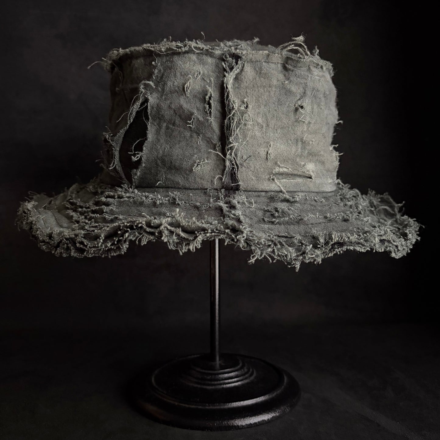 Mottled gray damage bucket hat