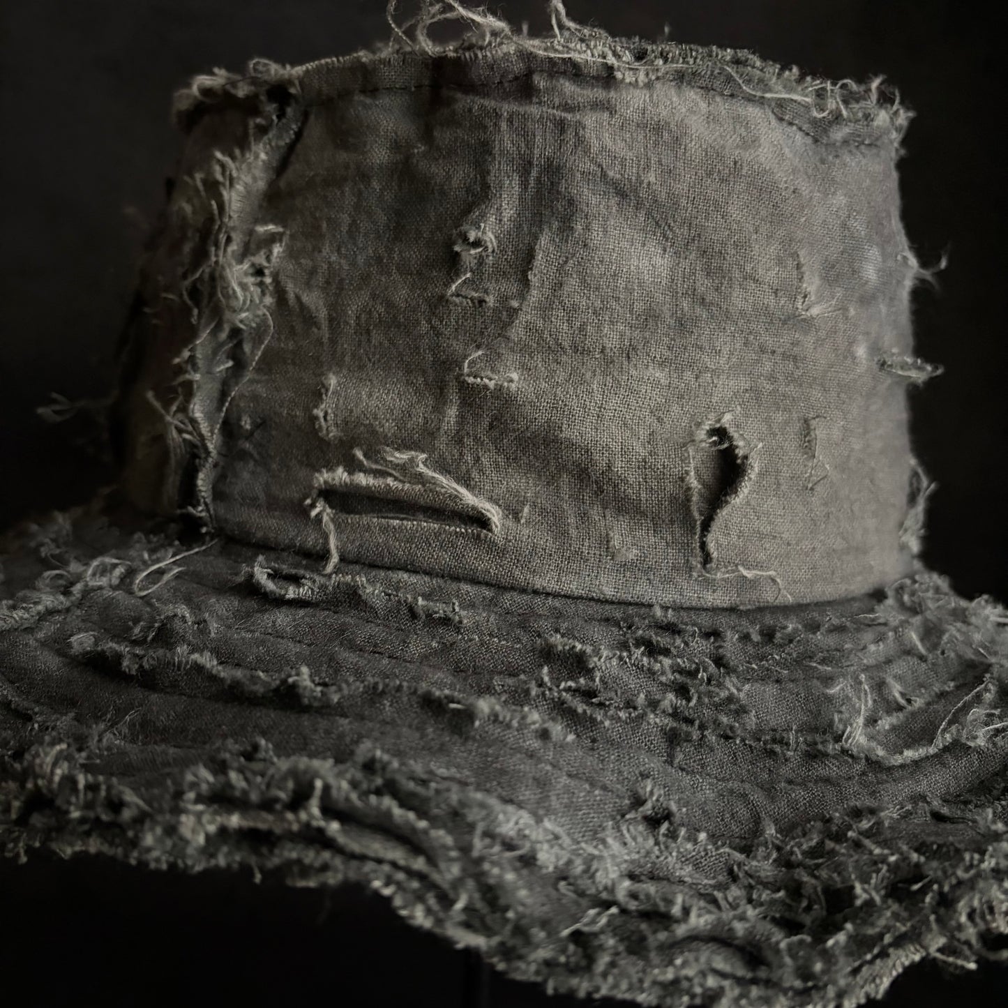 Mottled gray damage bucket hat