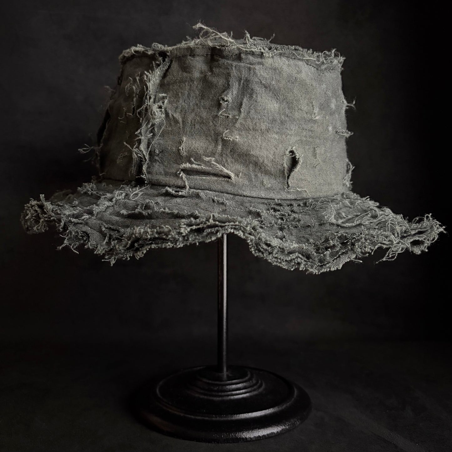 Mottled gray damage bucket hat
