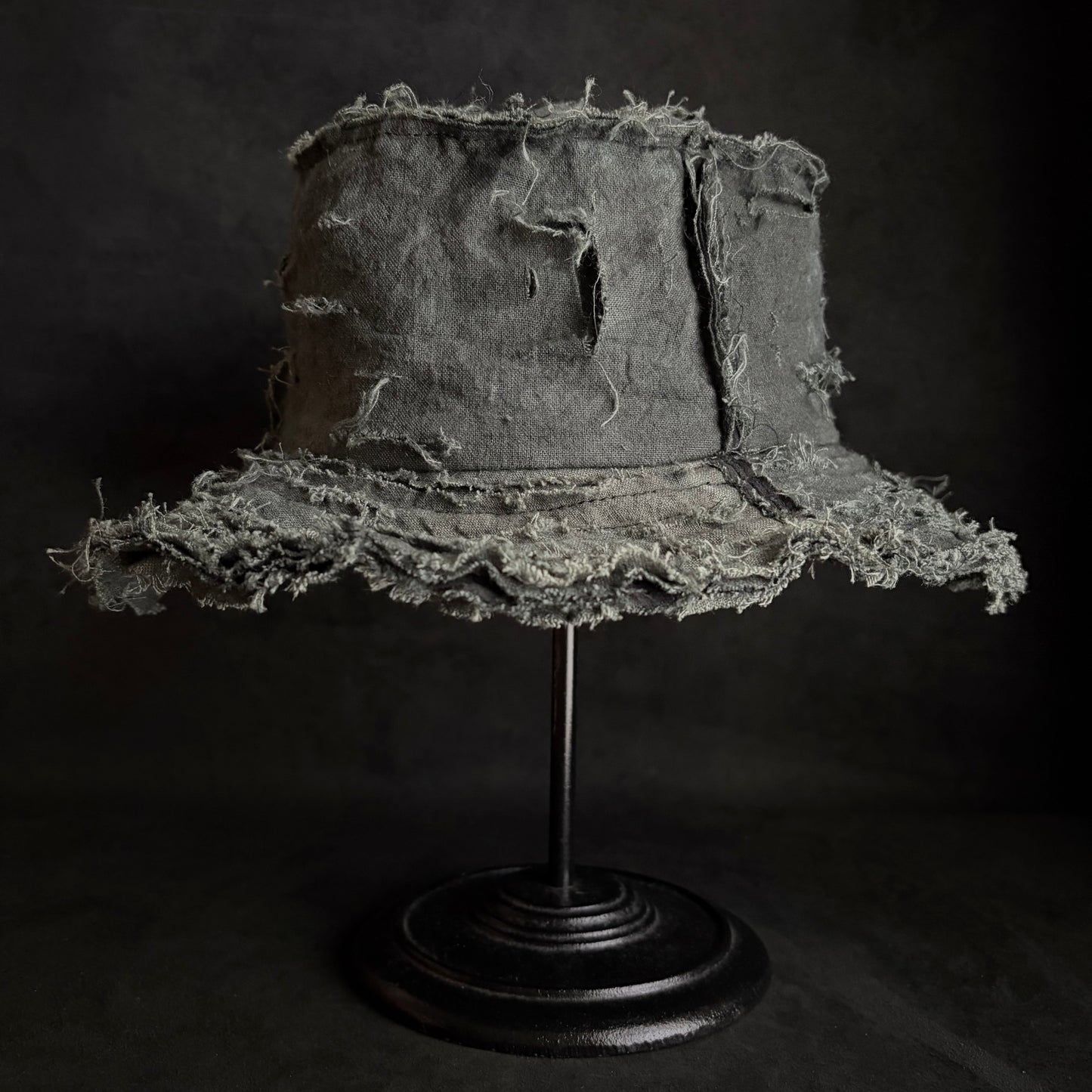 Mottled gray damage bucket hat