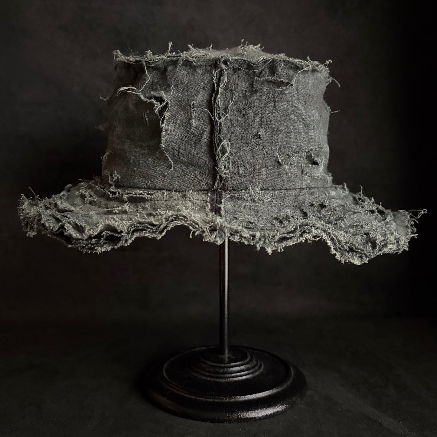 Mottled gray damage bucket hat