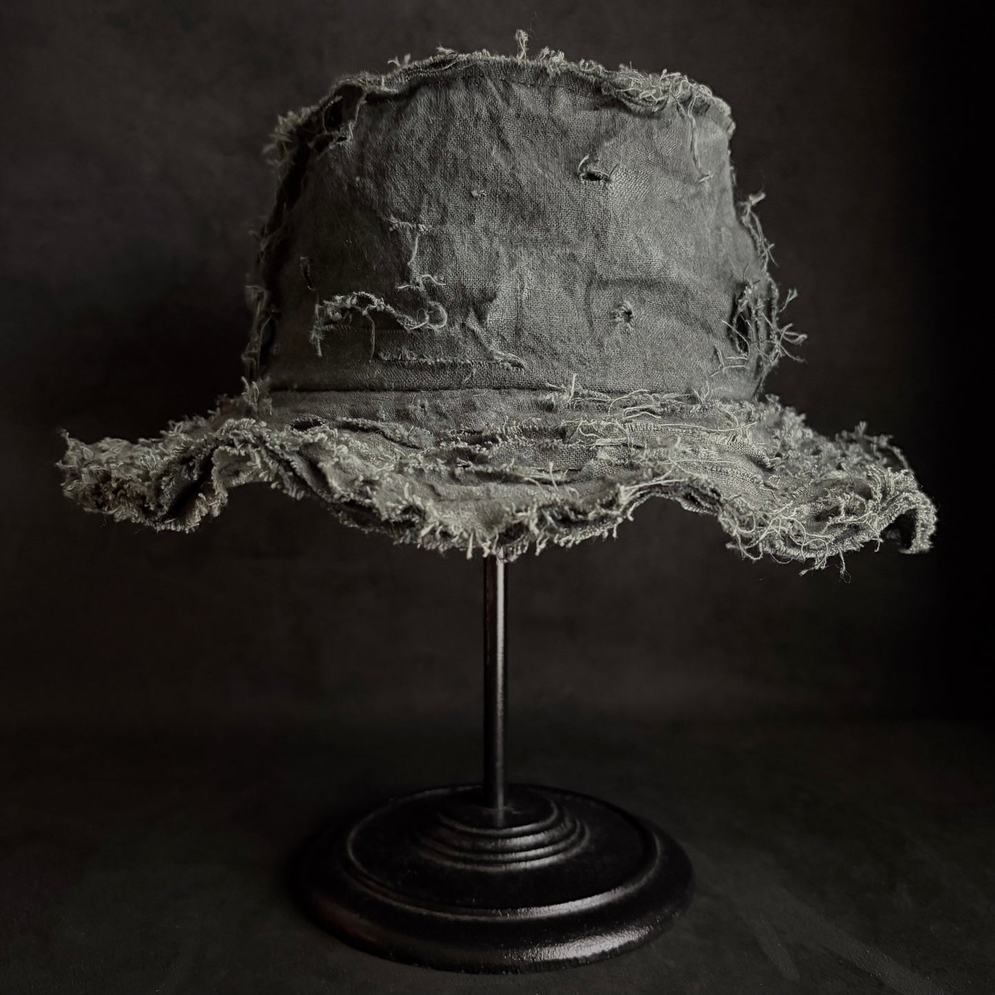 Mottled gray damage bucket hat