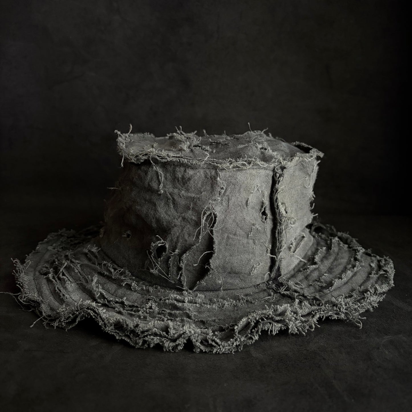 Mottled gray damage bucket hat