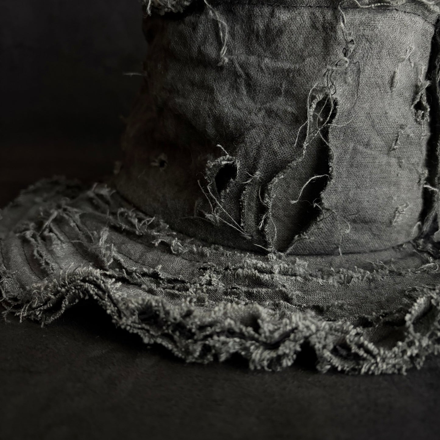 Mottled gray damage bucket hat