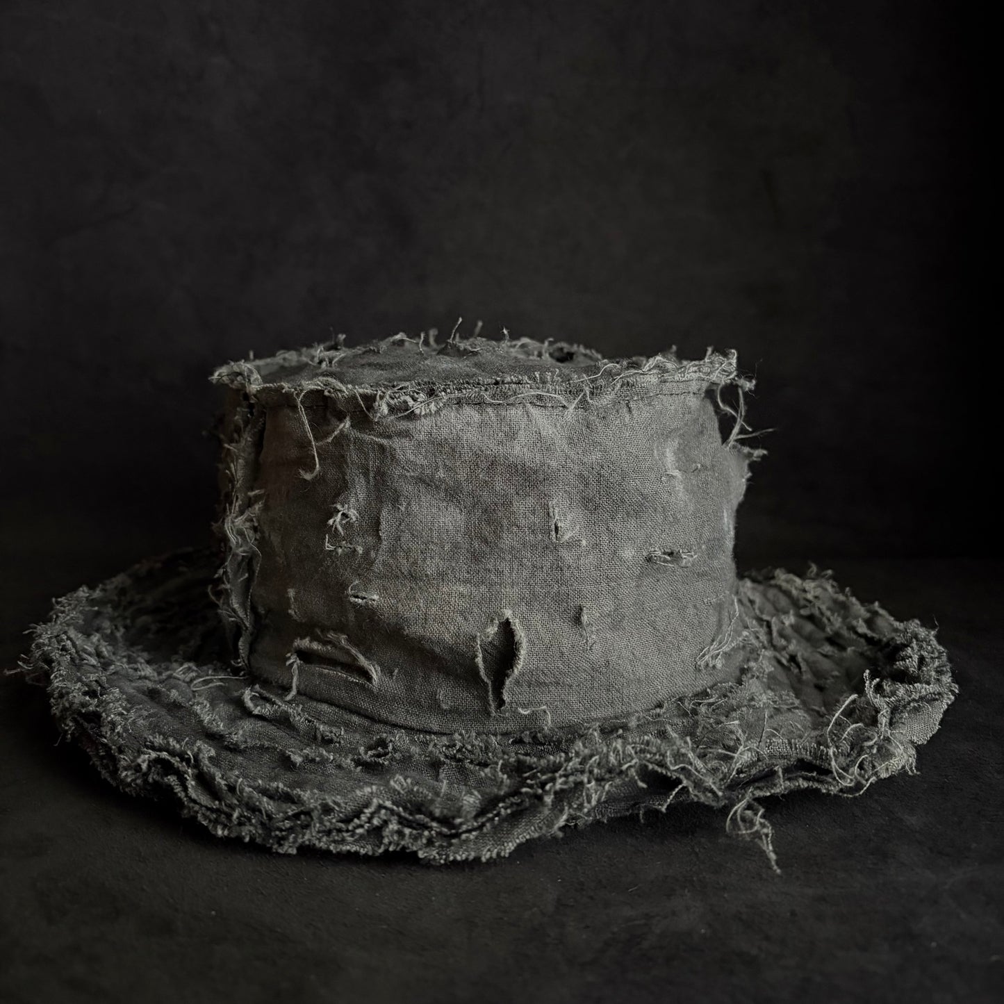 Mottled gray damage bucket hat