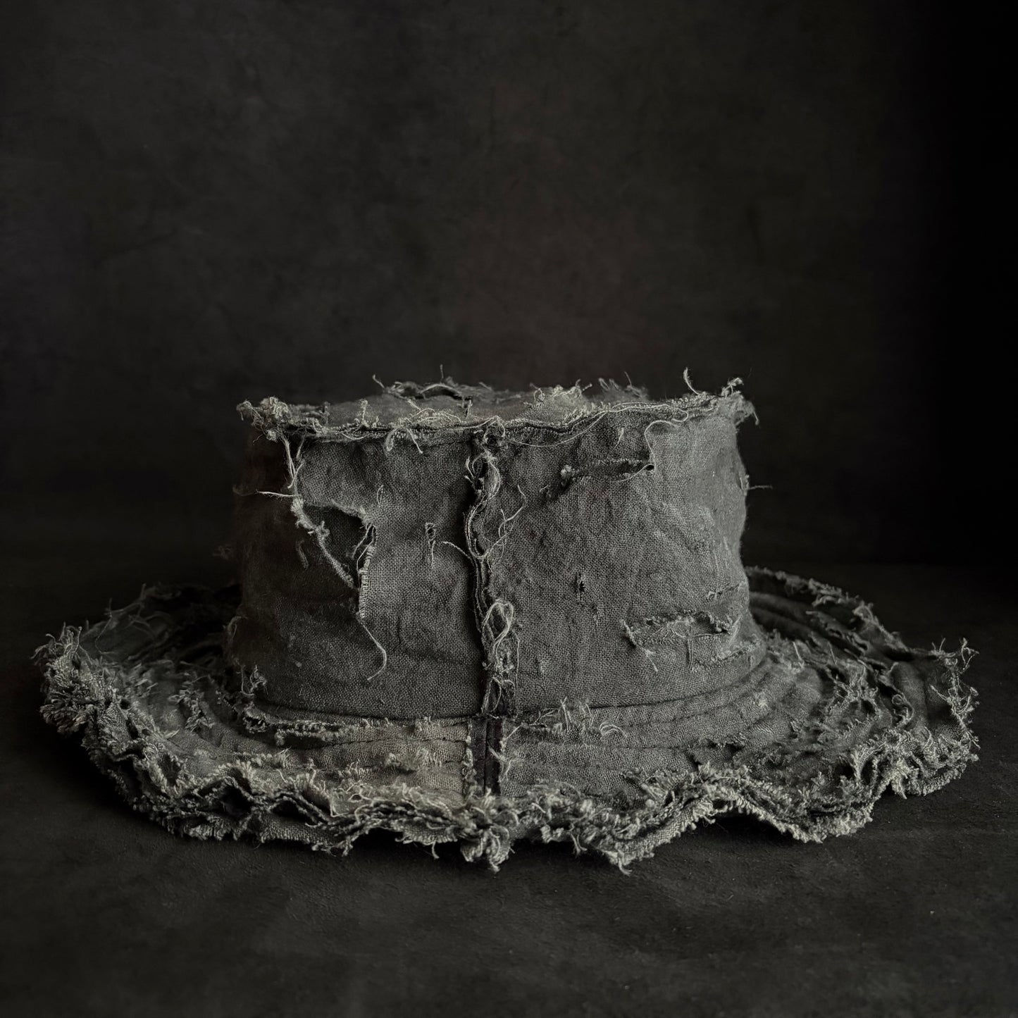 Mottled gray damage bucket hat