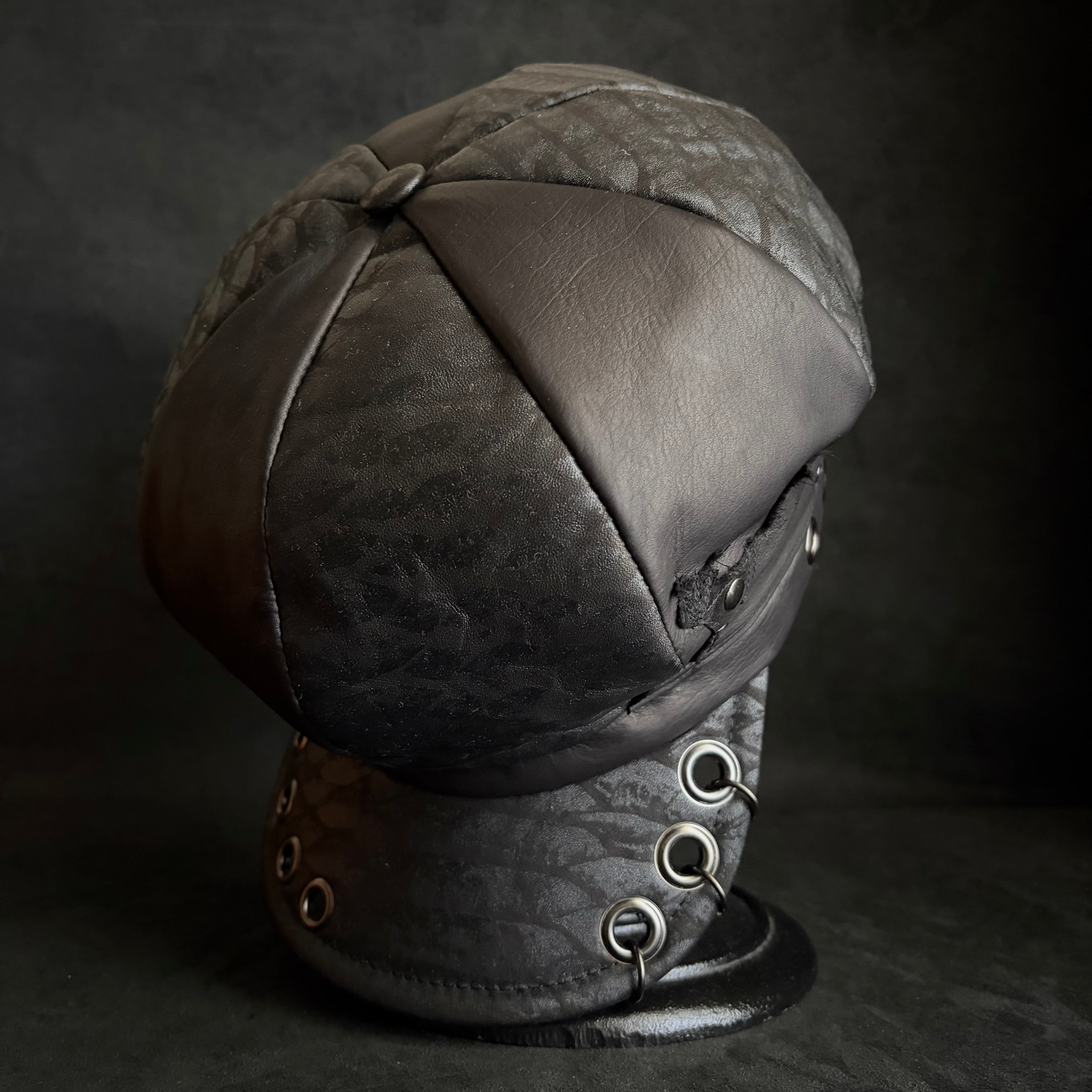 Takamiya Shohei × triangles hat ] Re-hard rock leather casquette