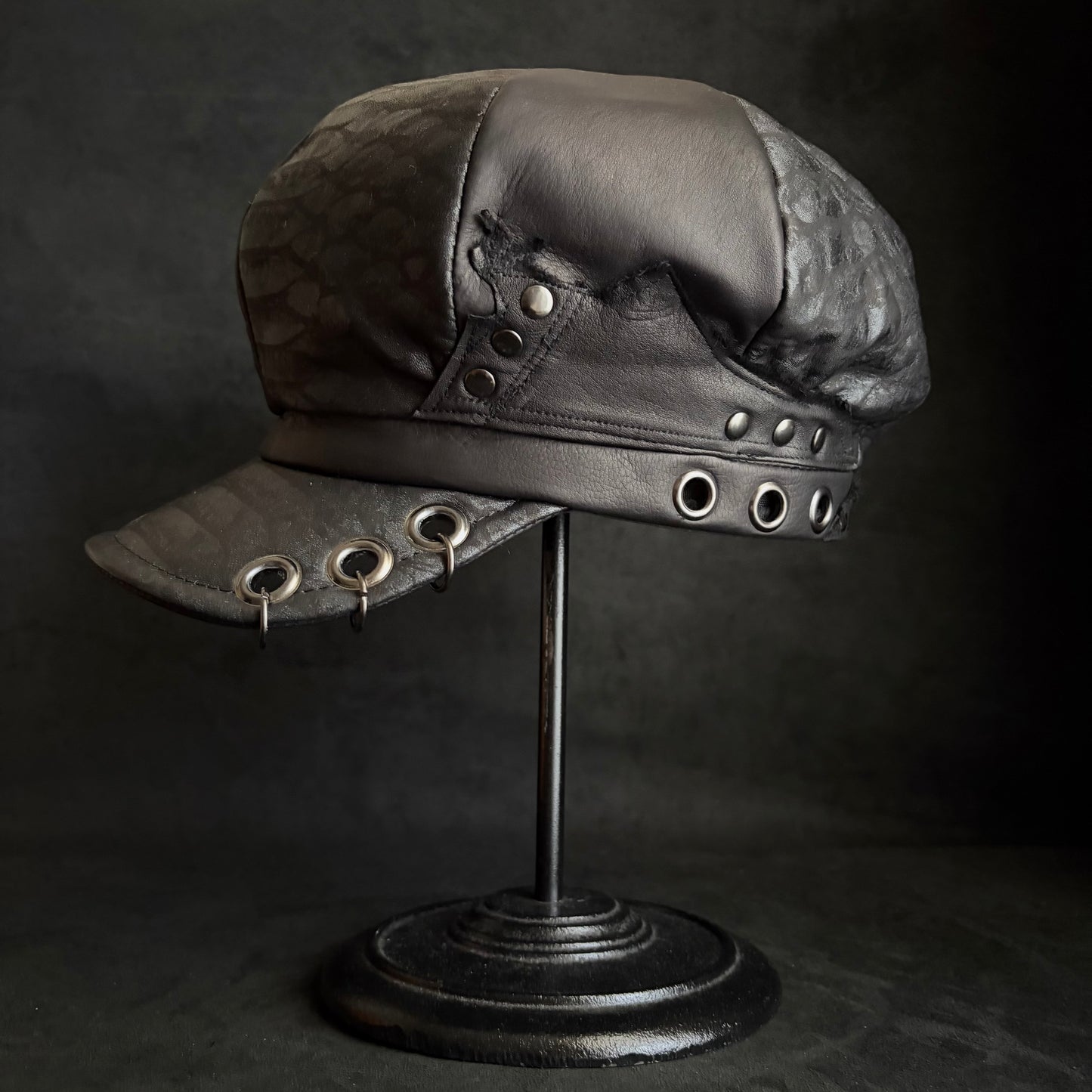 [ Shohei Takamiya × triangles hat ] Re-hard rock leather casquette