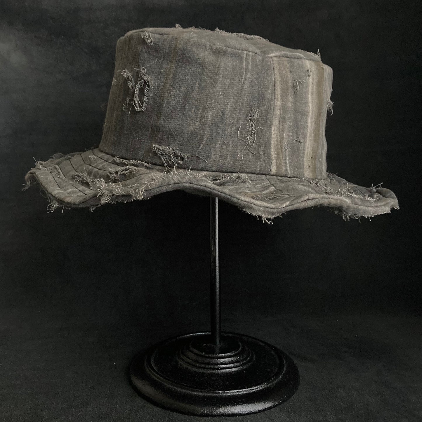 Sumi zome damage bucket hat