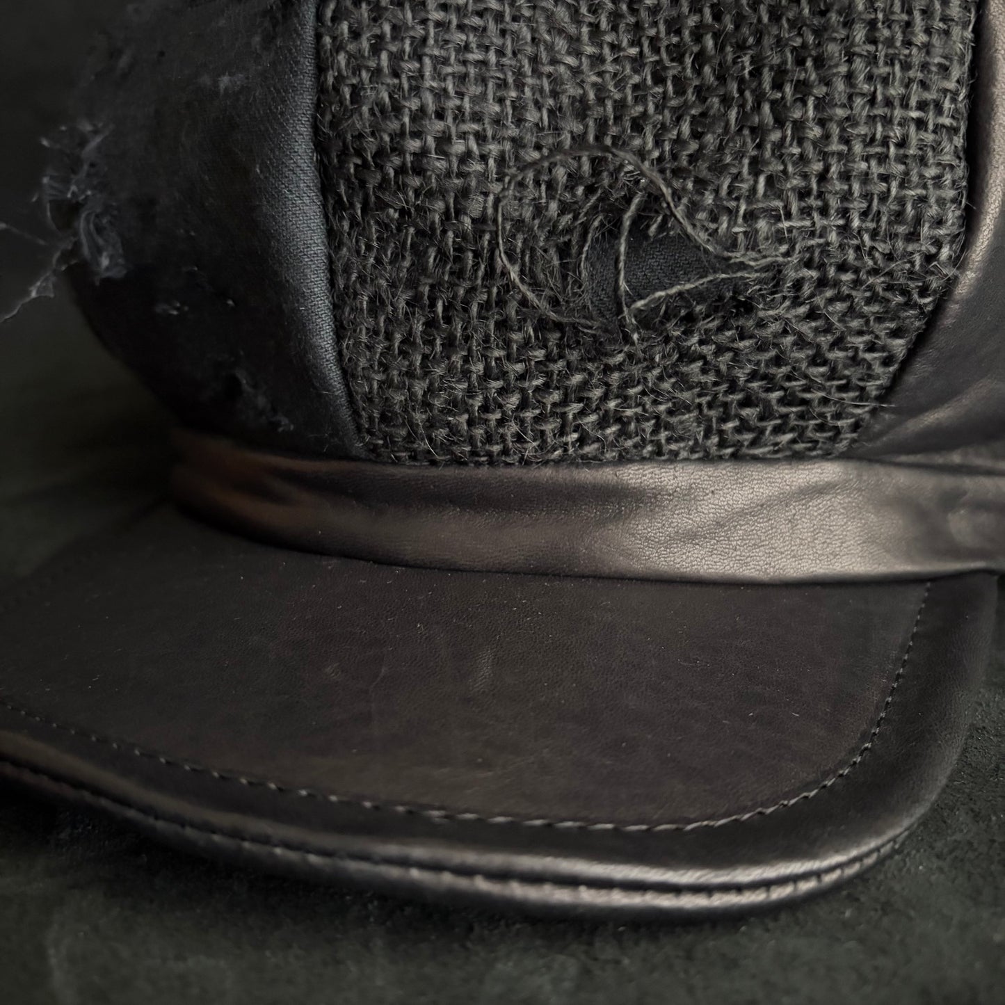 Black jute scrabble damage casquette (brim with core)