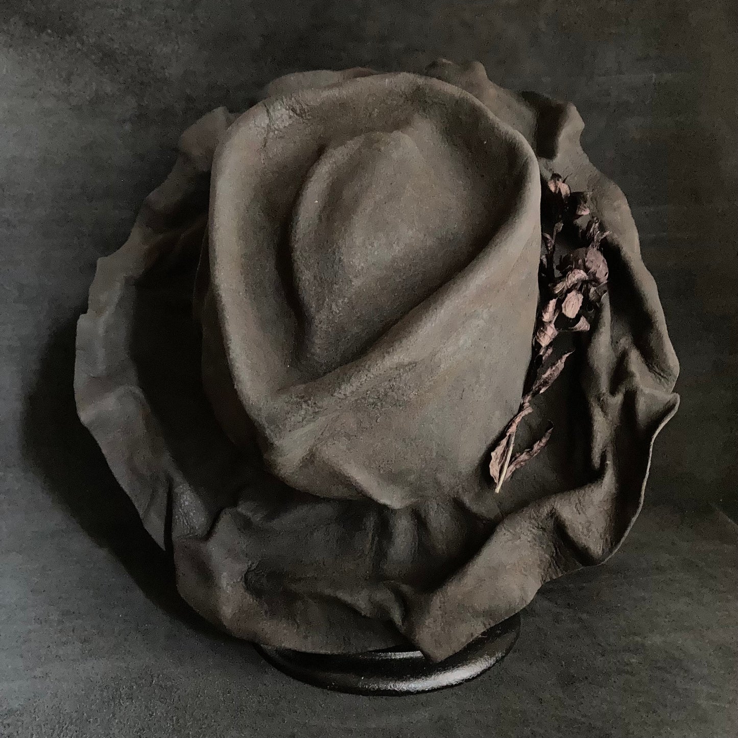 Charcoal wrinkled fedora hat (safflower)