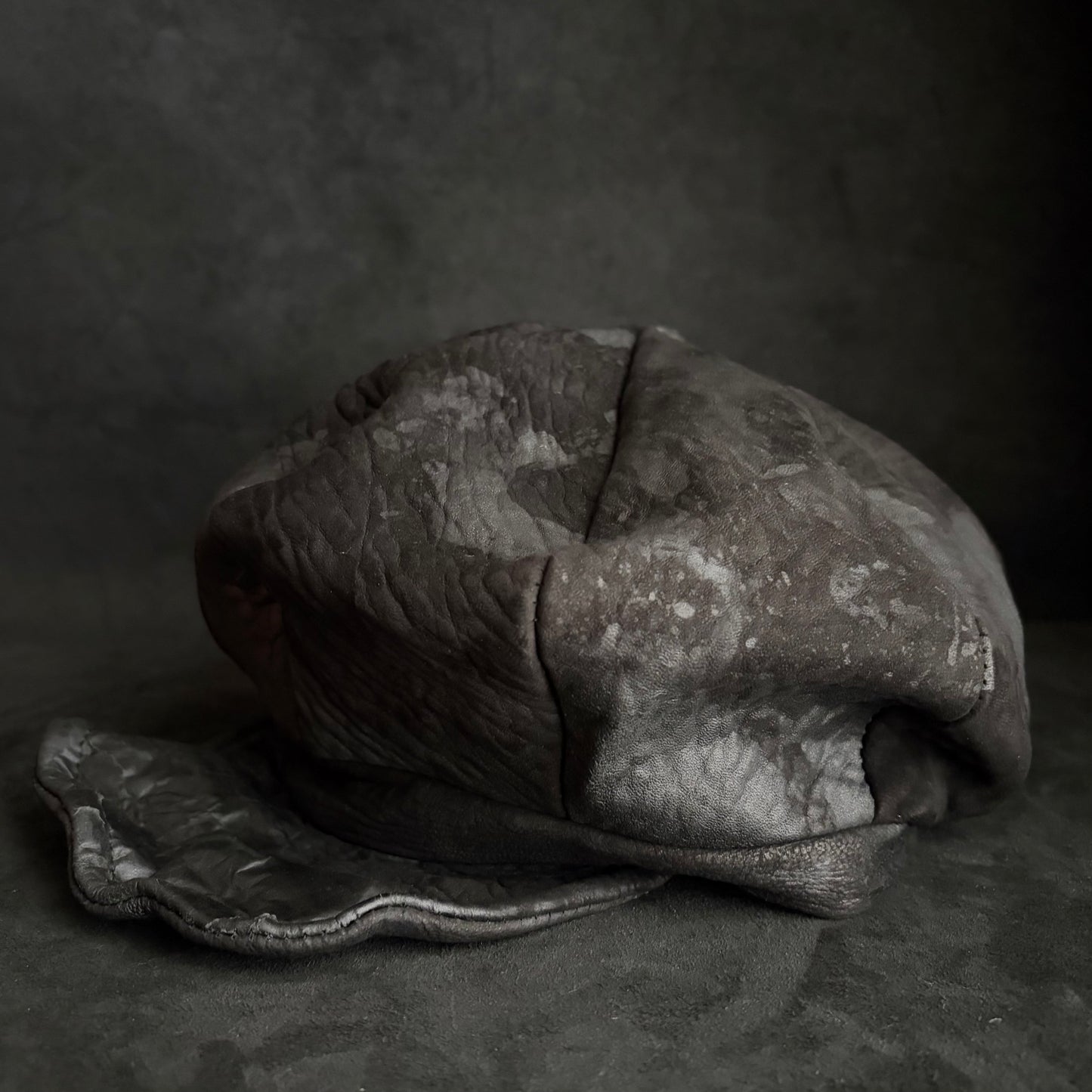 Black bleached solid casquette