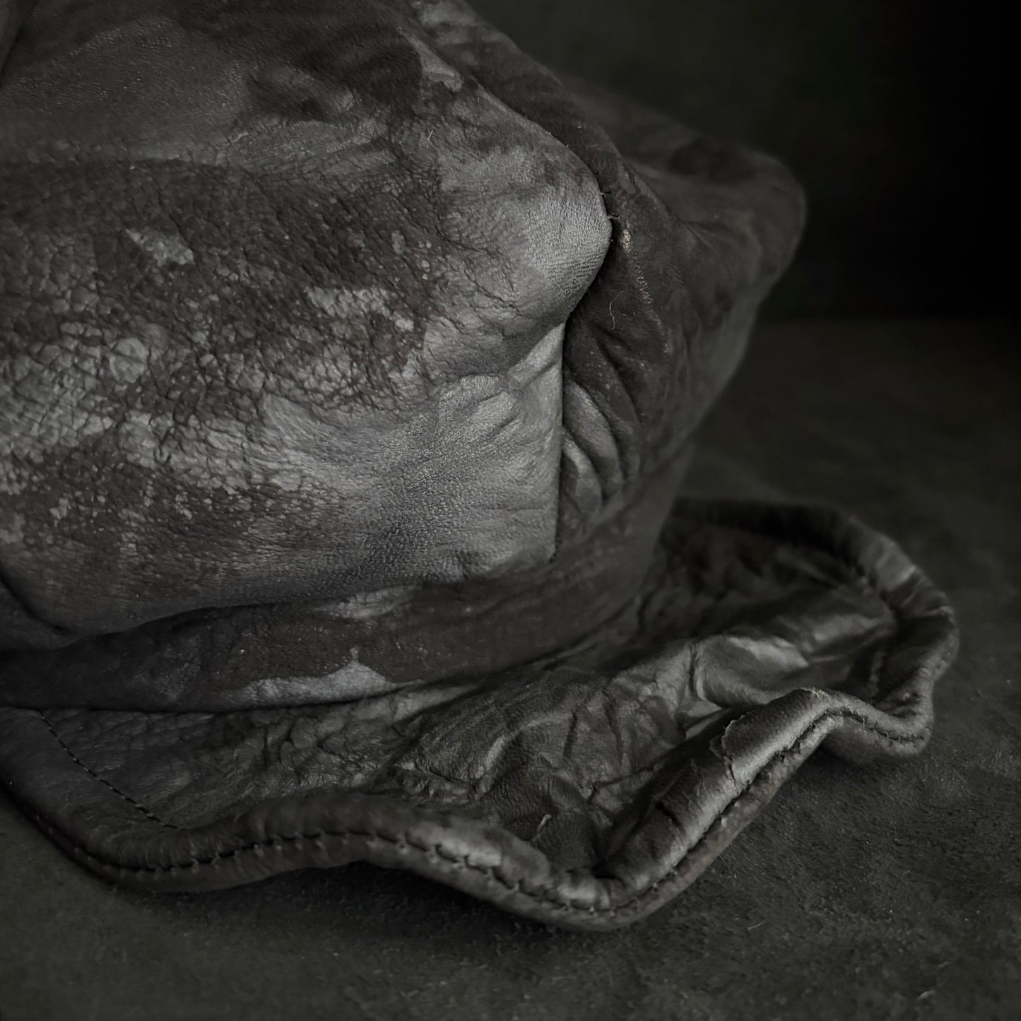 Black bleached solid casquette