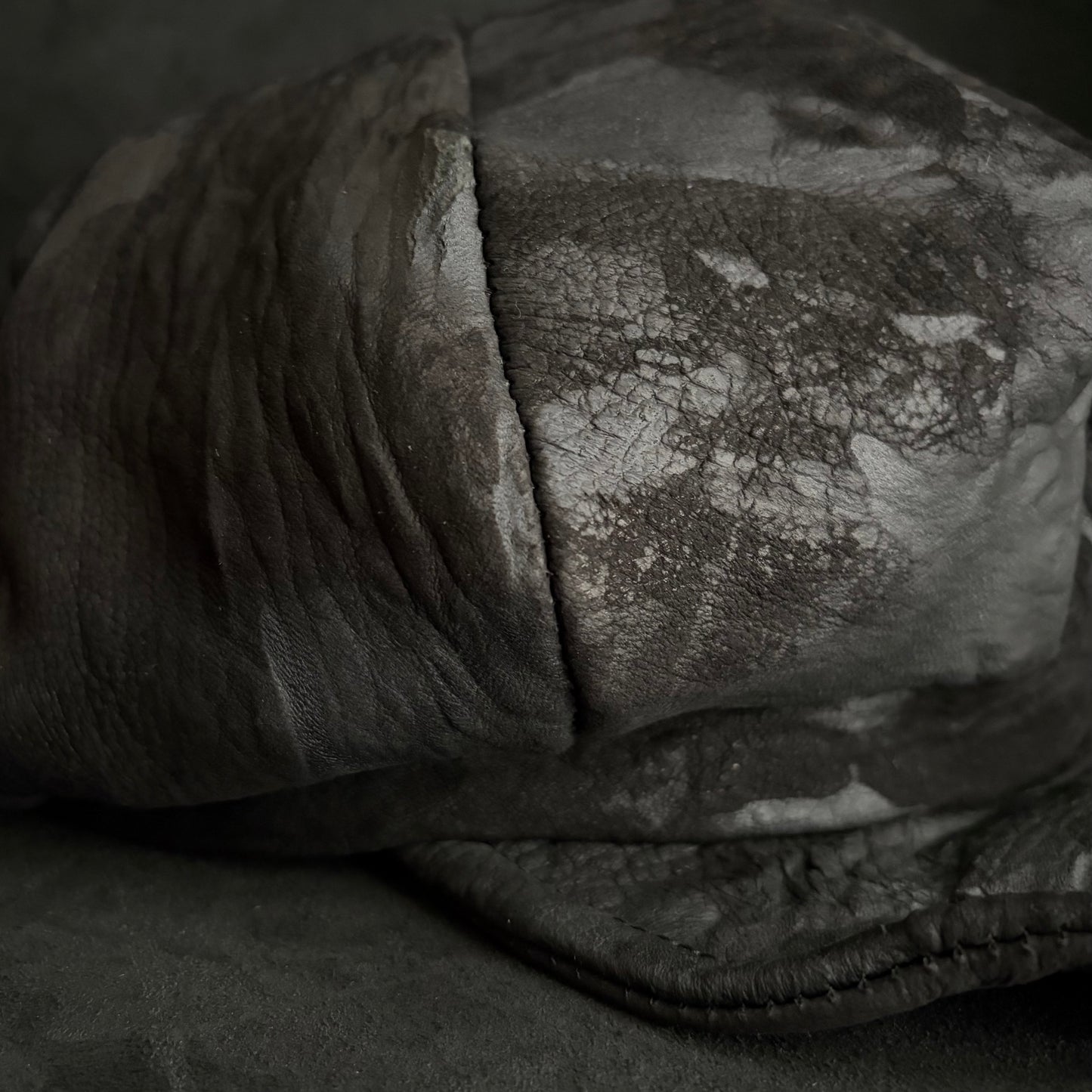 Black bleached solid casquette
