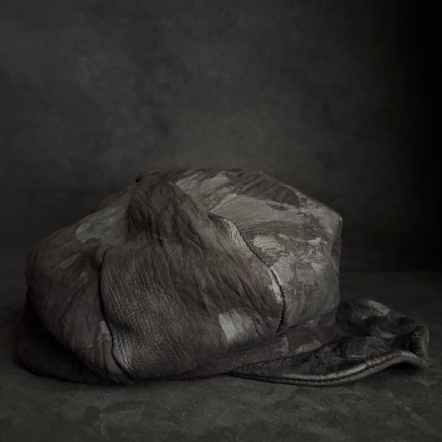 Black bleached solid casquette
