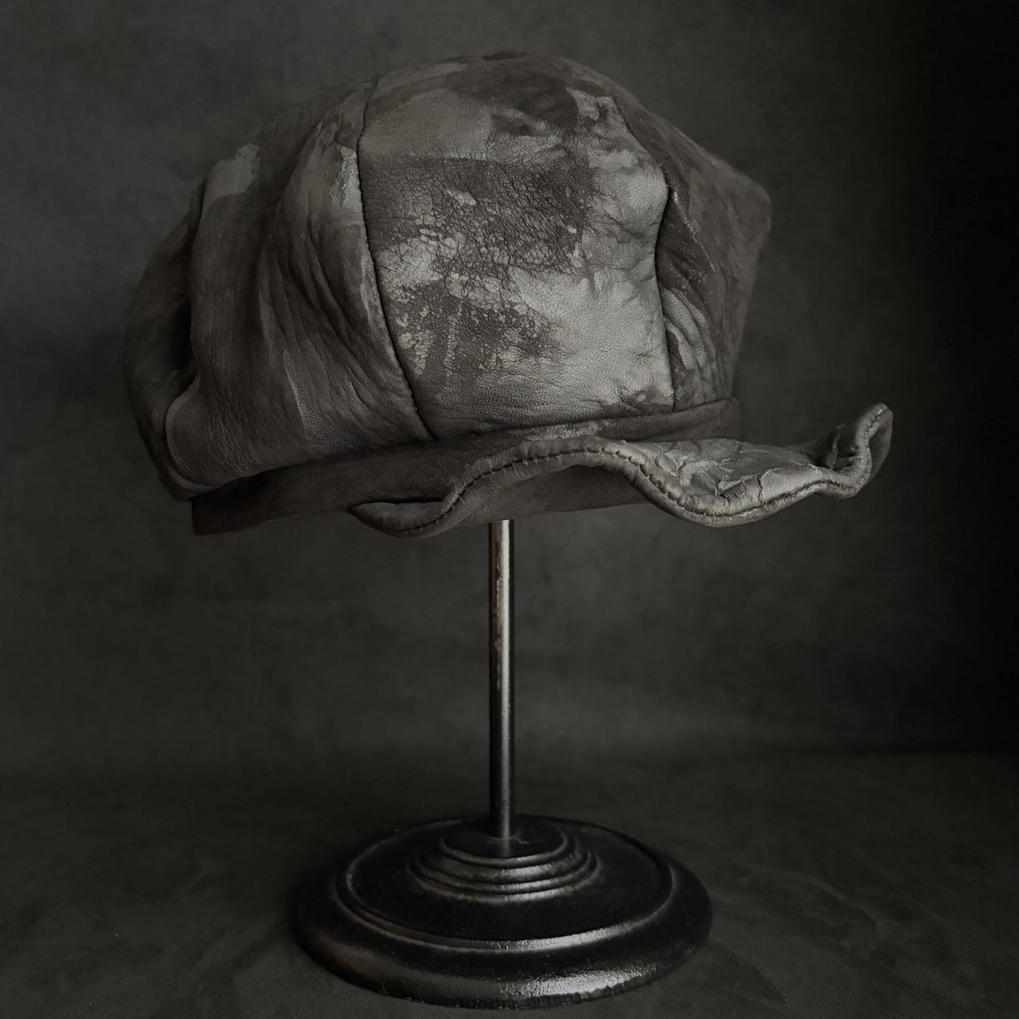 Black bleached solid casquette