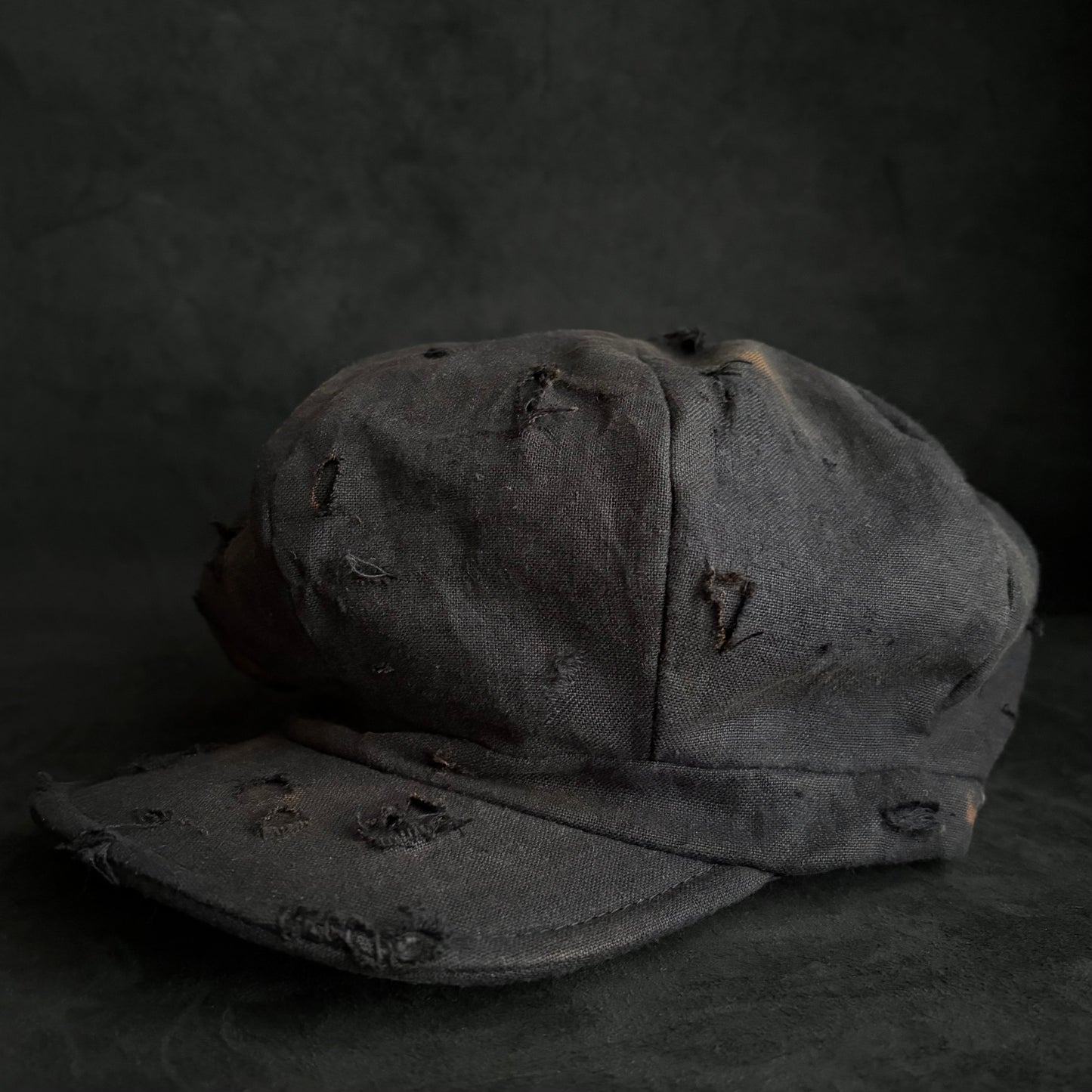 Black linen burned casquette