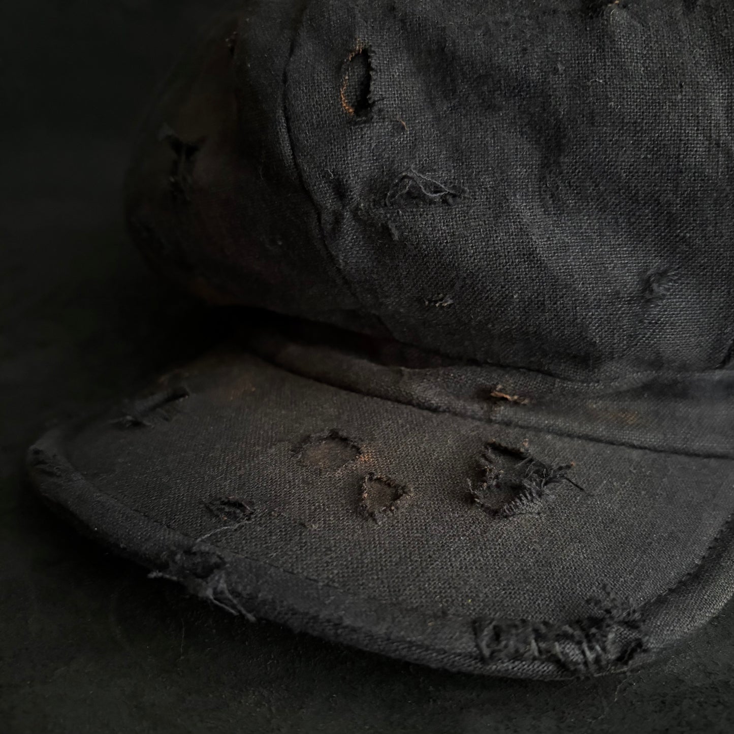 Black linen burned casquette