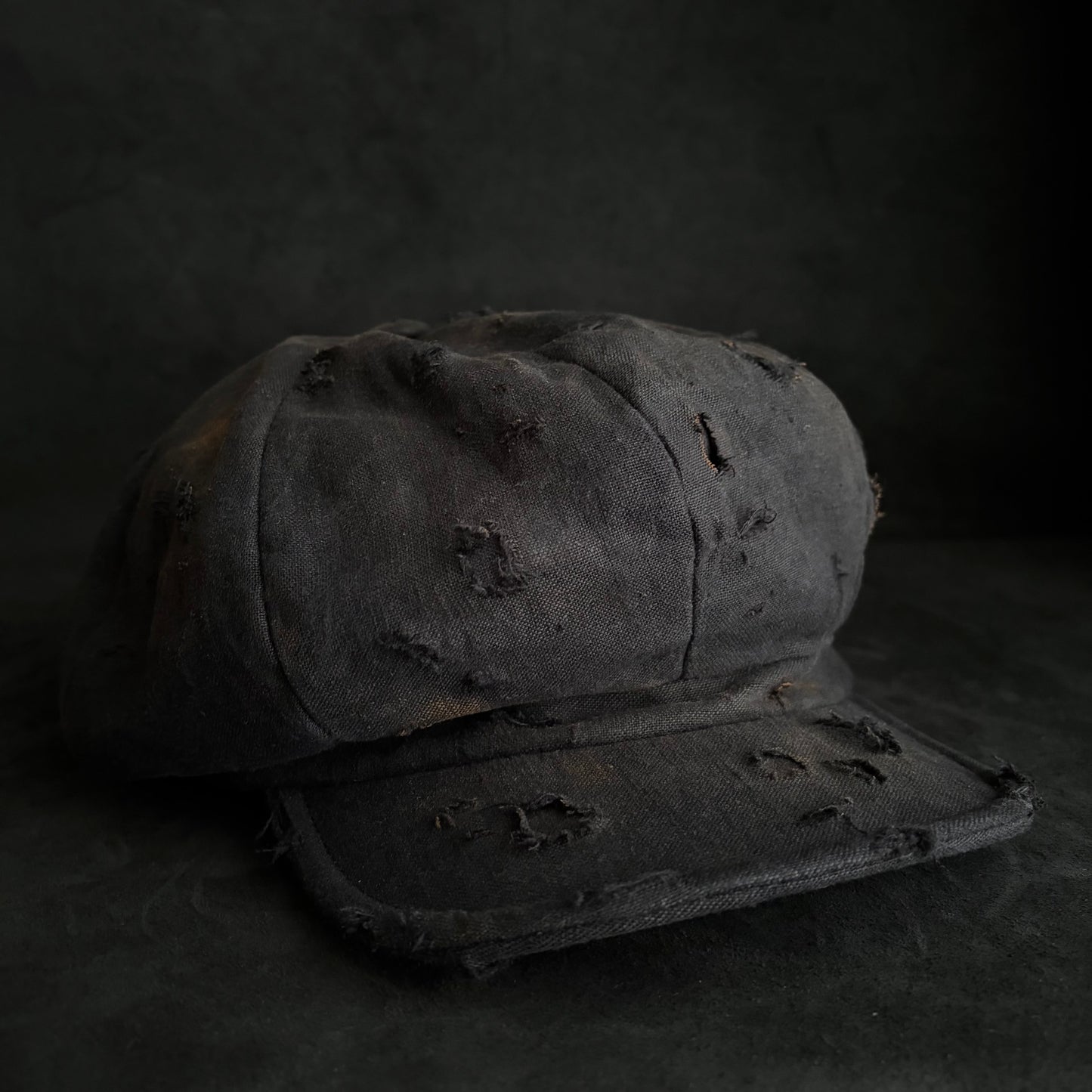 Black linen burned casquette