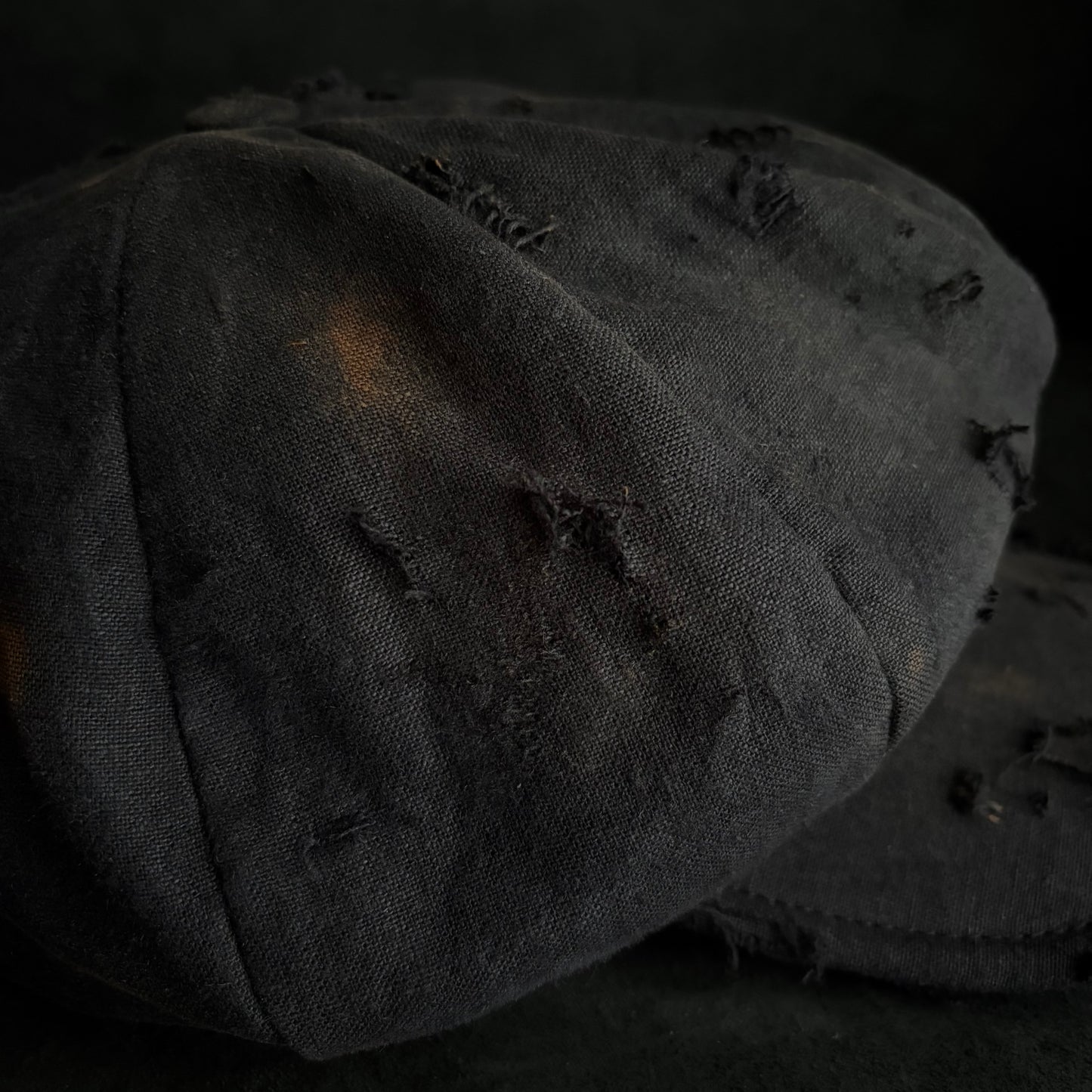 Black linen burned casquette