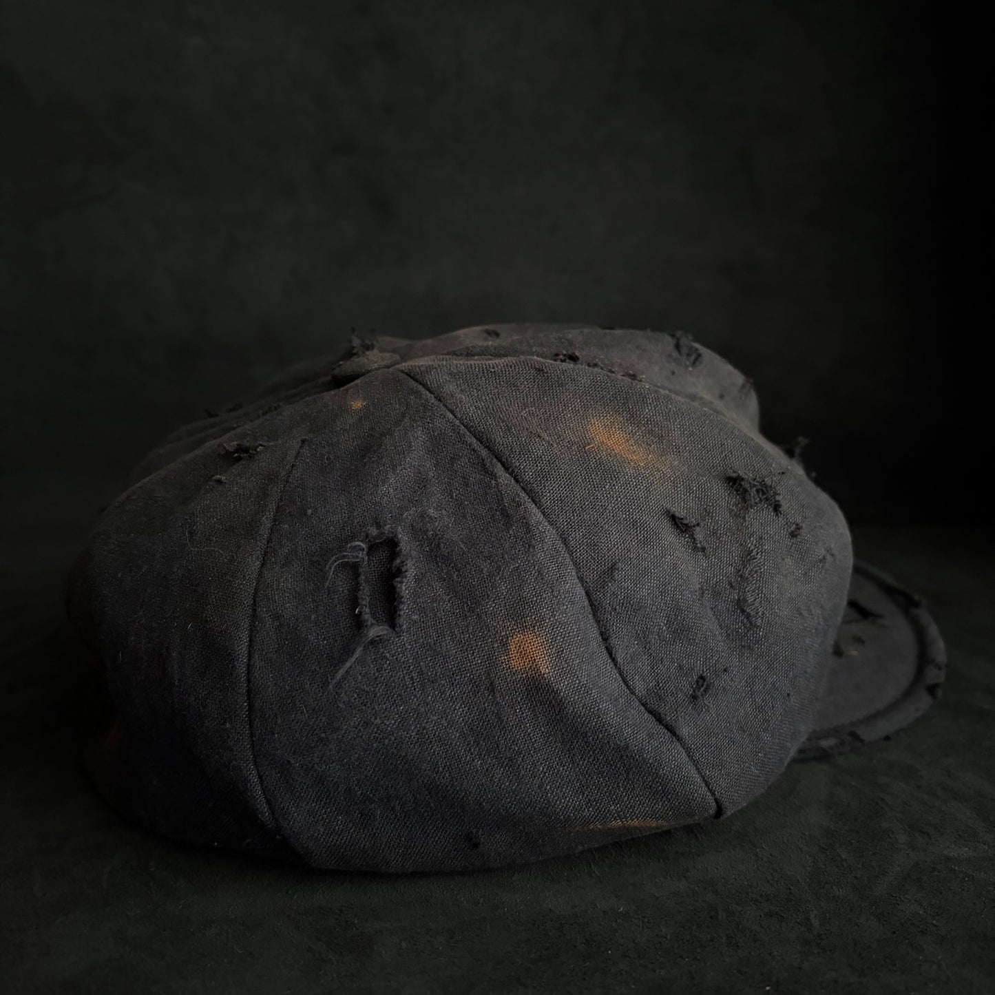 Black linen burned casquette