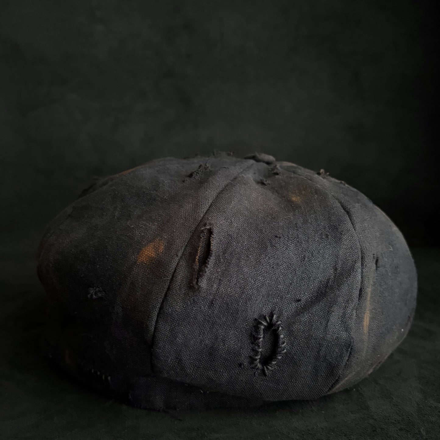 Black linen burned casquette