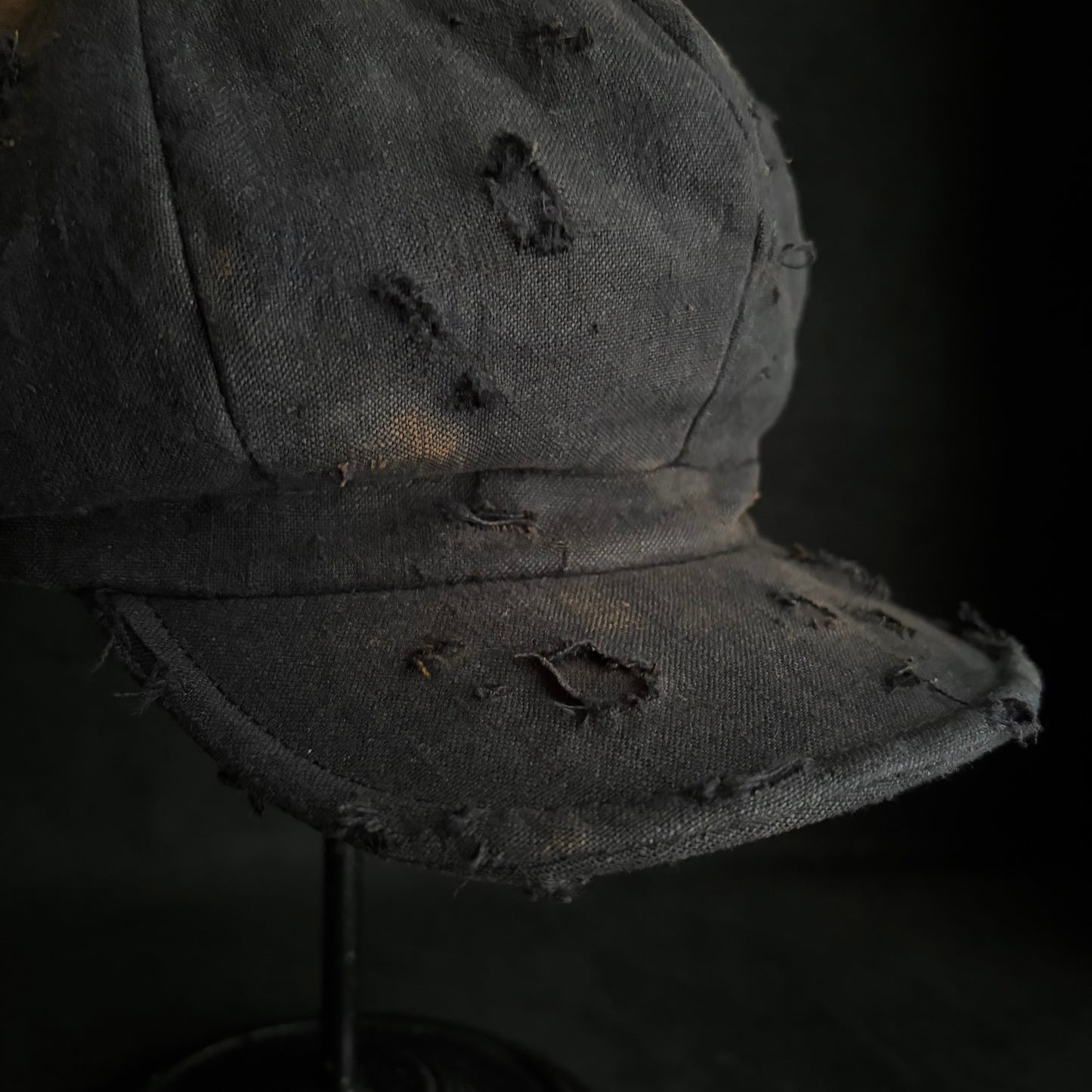 Black linen burned casquette